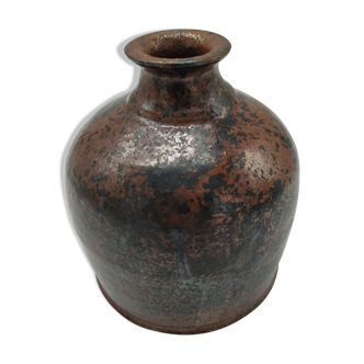 Vase bottle in sandstone pyrity