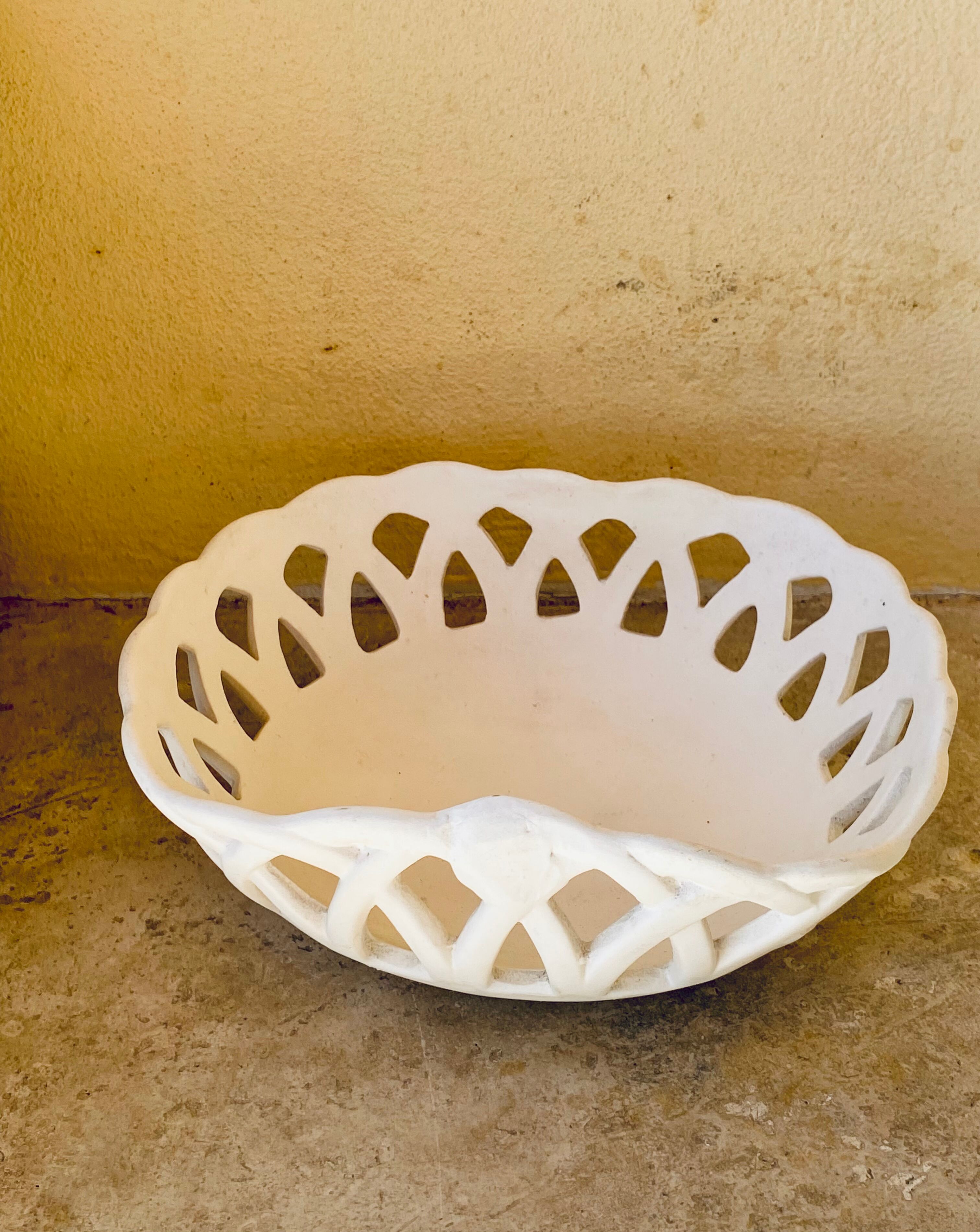 Plaster dish basket decoration