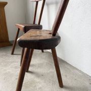 Paire de chaises tripodes savoyardes art populaire chêne