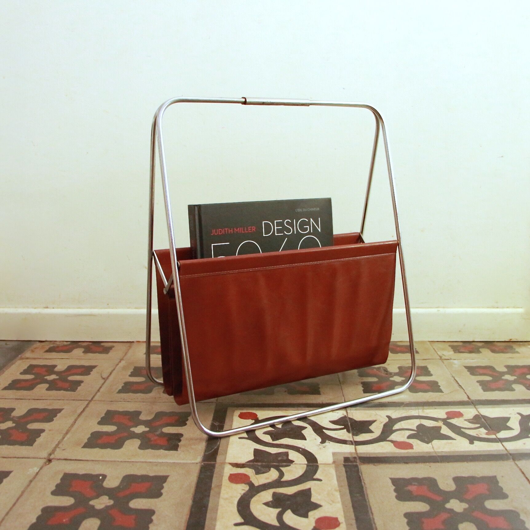 Porte-revue en métal et skaï