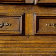 Armoire ancienne en Noyer massif sculpté – époque Louis XIII