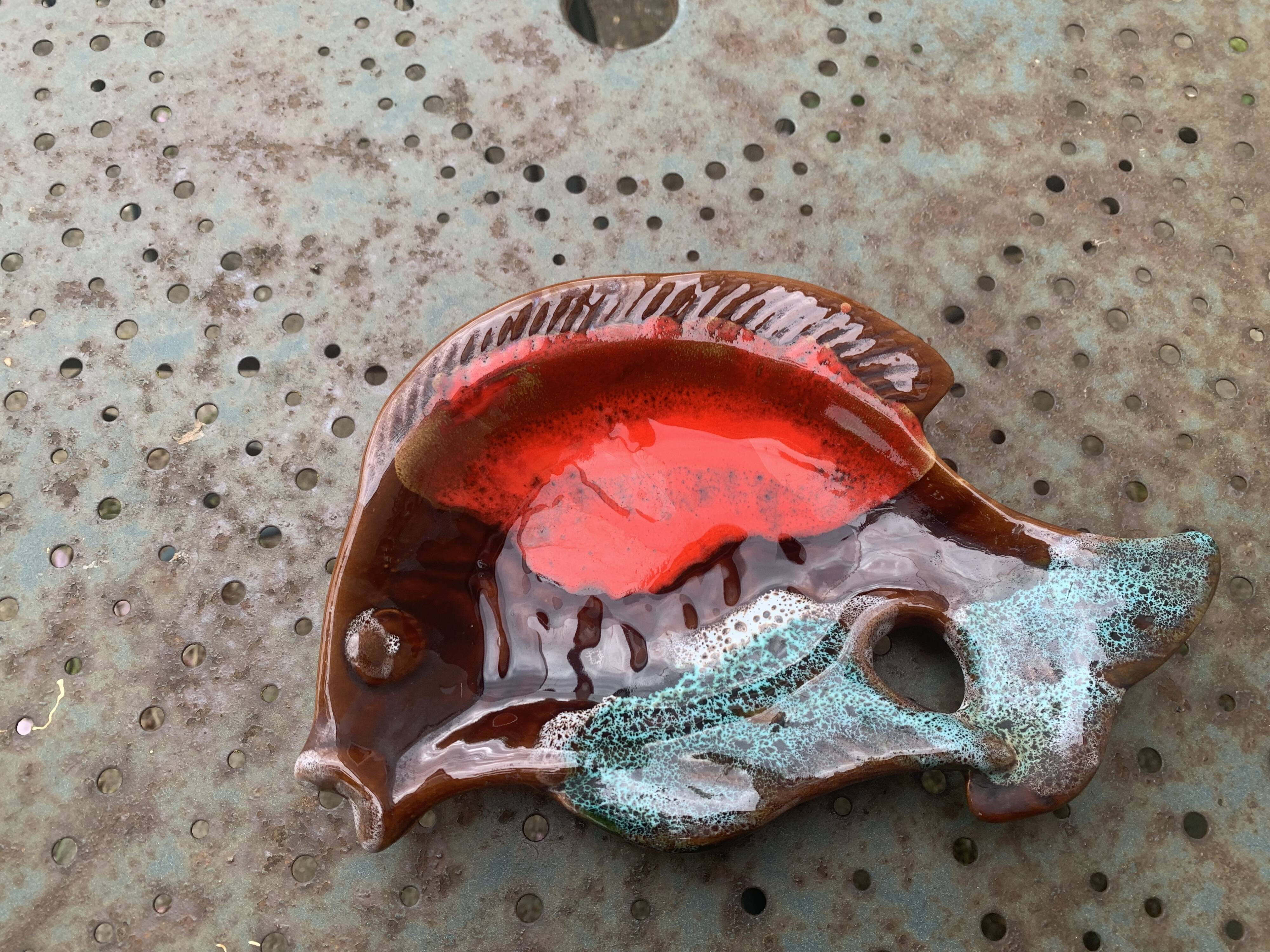 Empty pocket in glazed ceramic slip in the shape of vintage fish