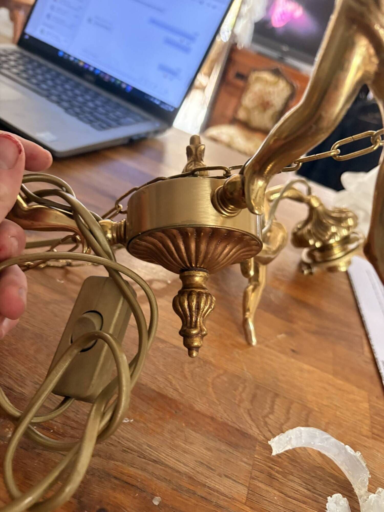 Golden bronze lustre with musical cherubs in vintage Louis XV style - lighting
