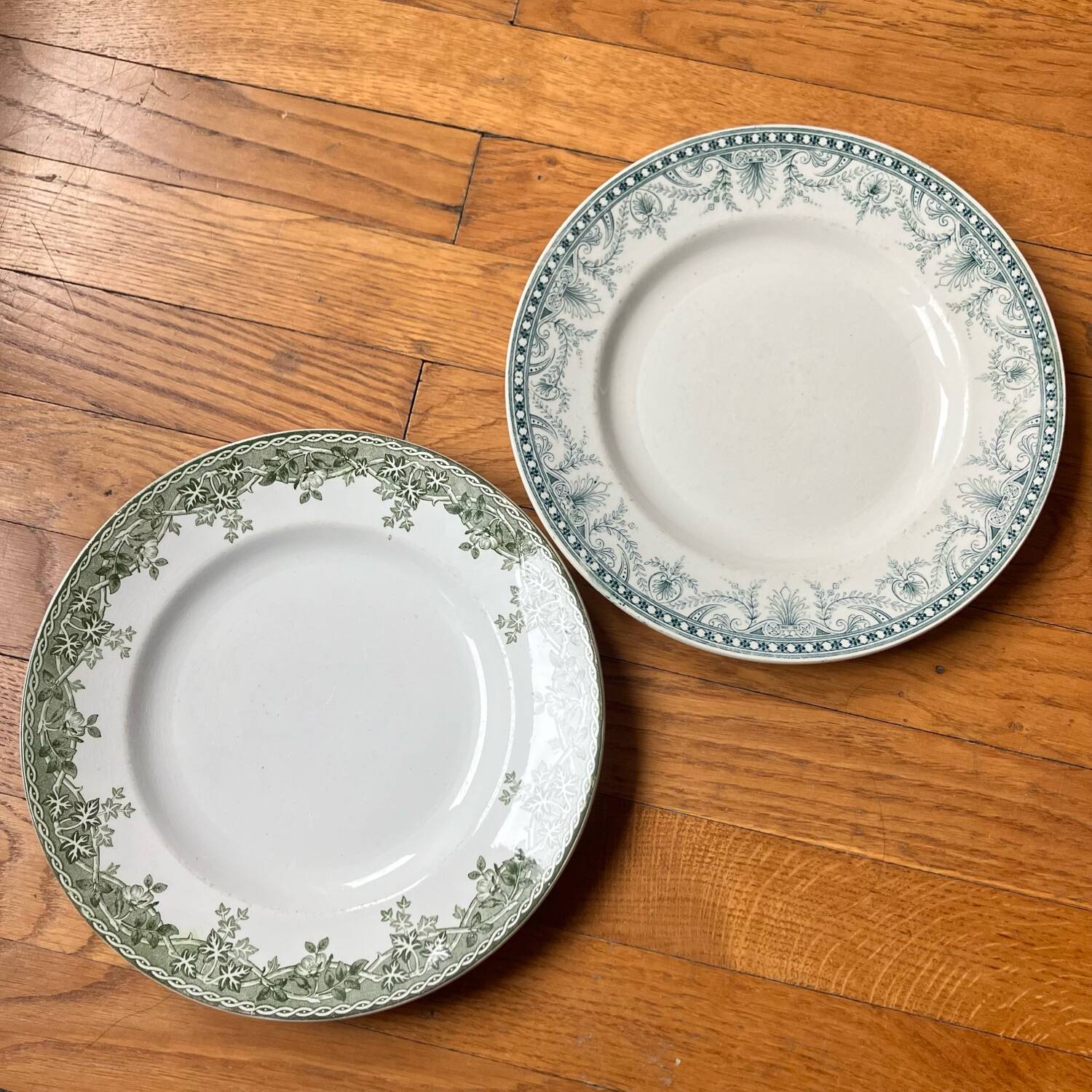 2 assiettes anciennes terre de fer