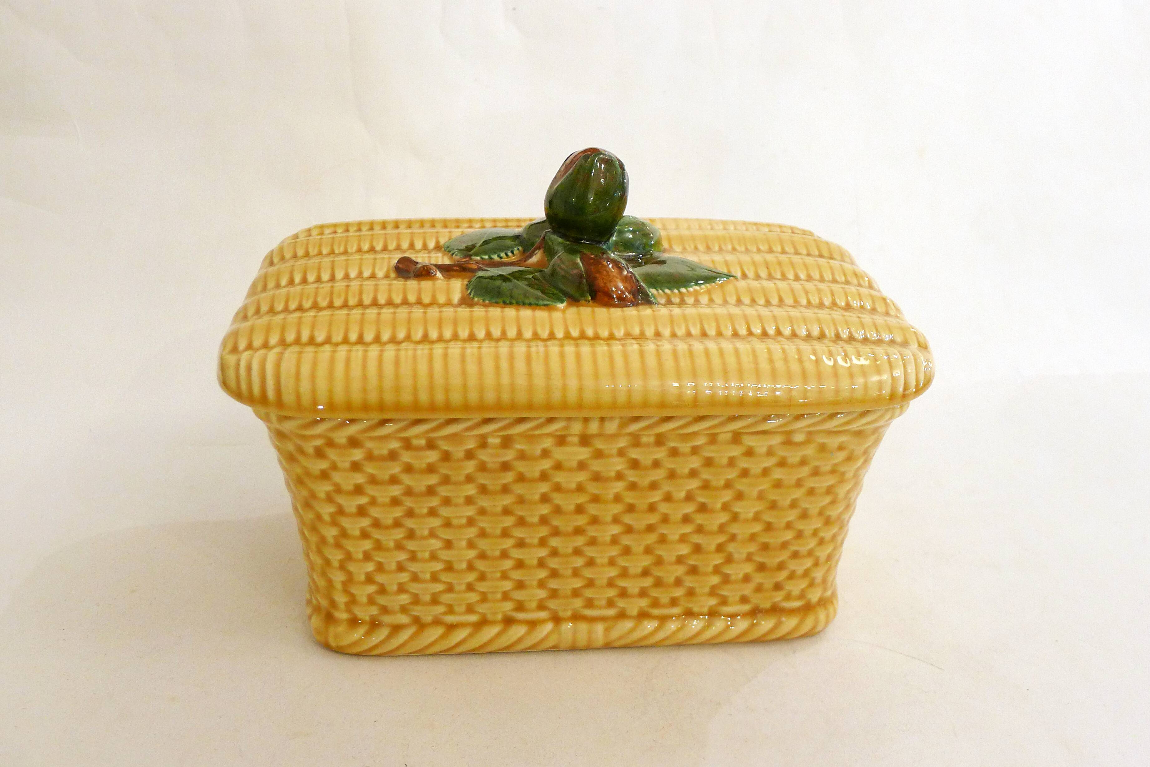 Boite barbotine Panier de noisettes Gien 1960'