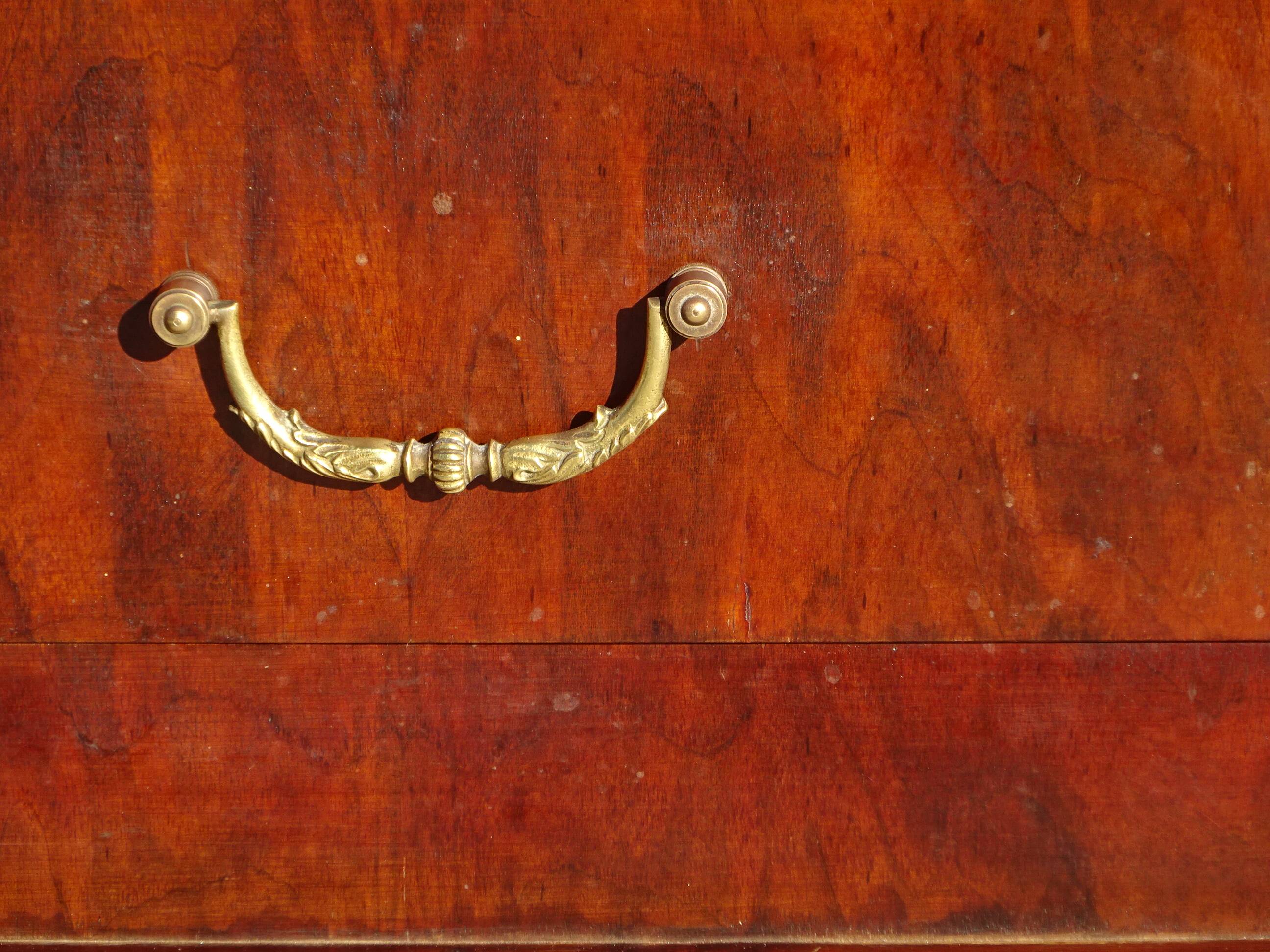 Antique mahogany chest of drawers with white marble.