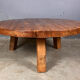 Table basse en chêne brutaliste à trois pieds