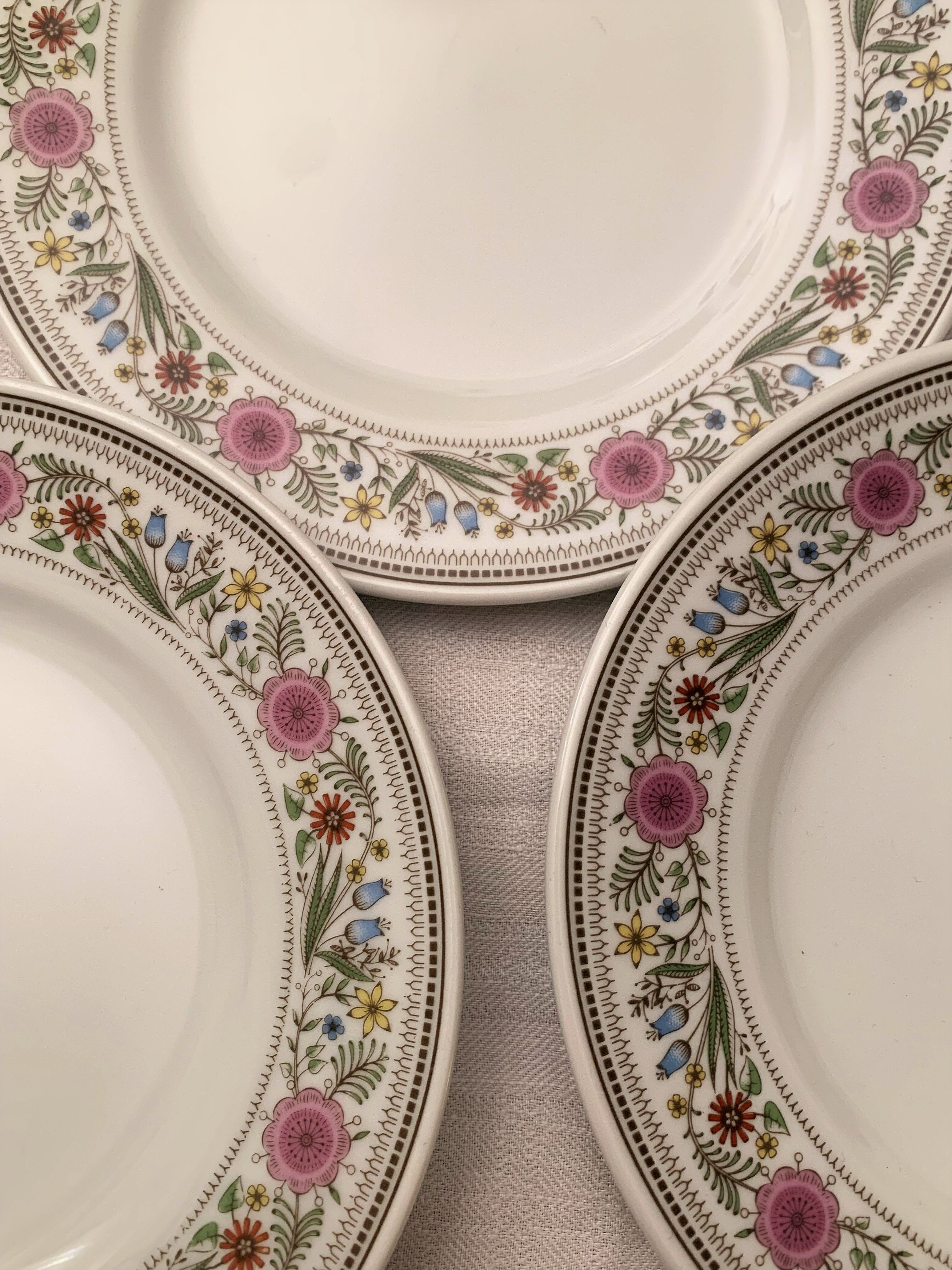 Porcelain dessert plates from the German brand Schonwald