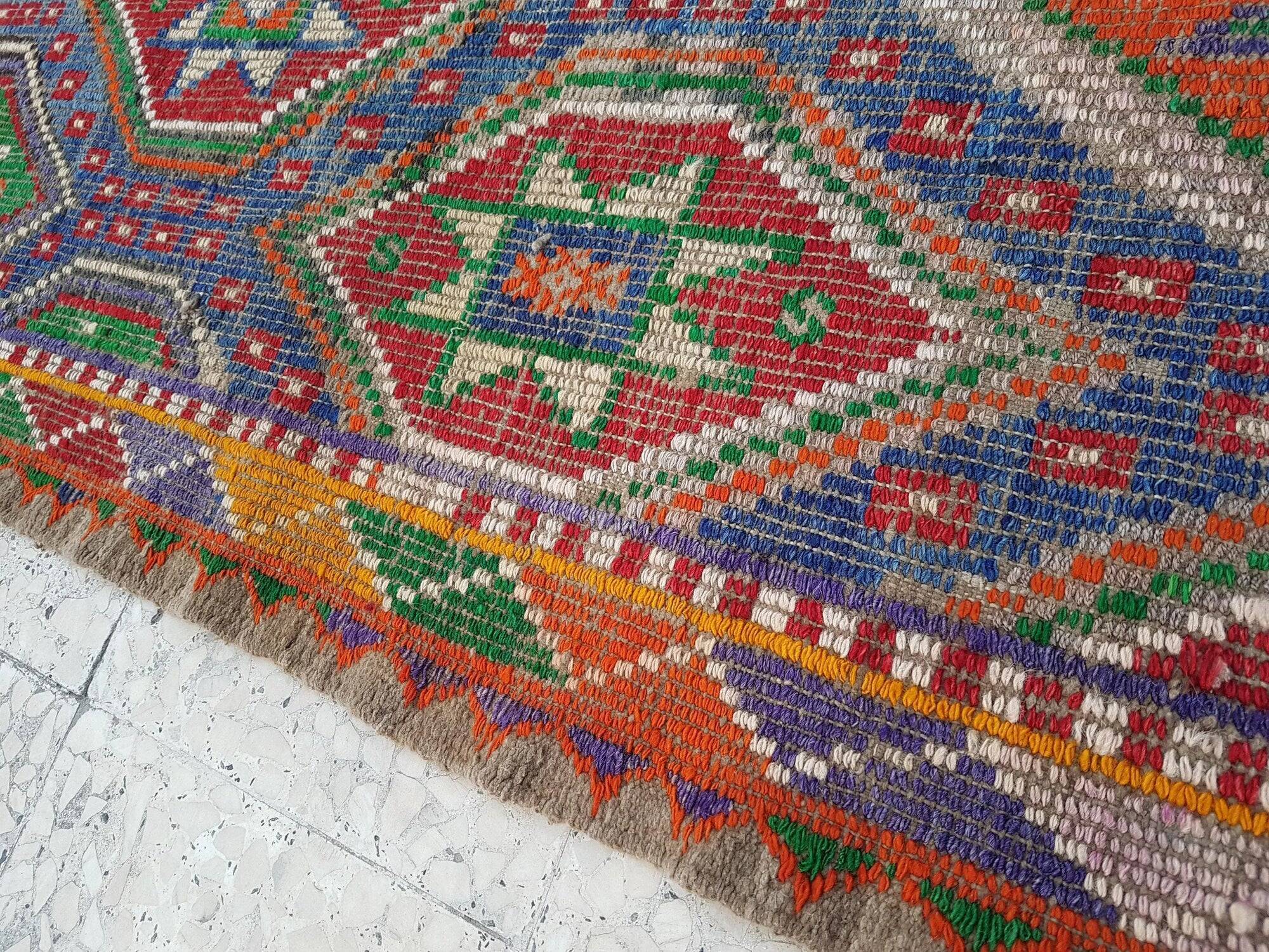 Vintage Turkish kilim, handwoven, 186x227 cm.