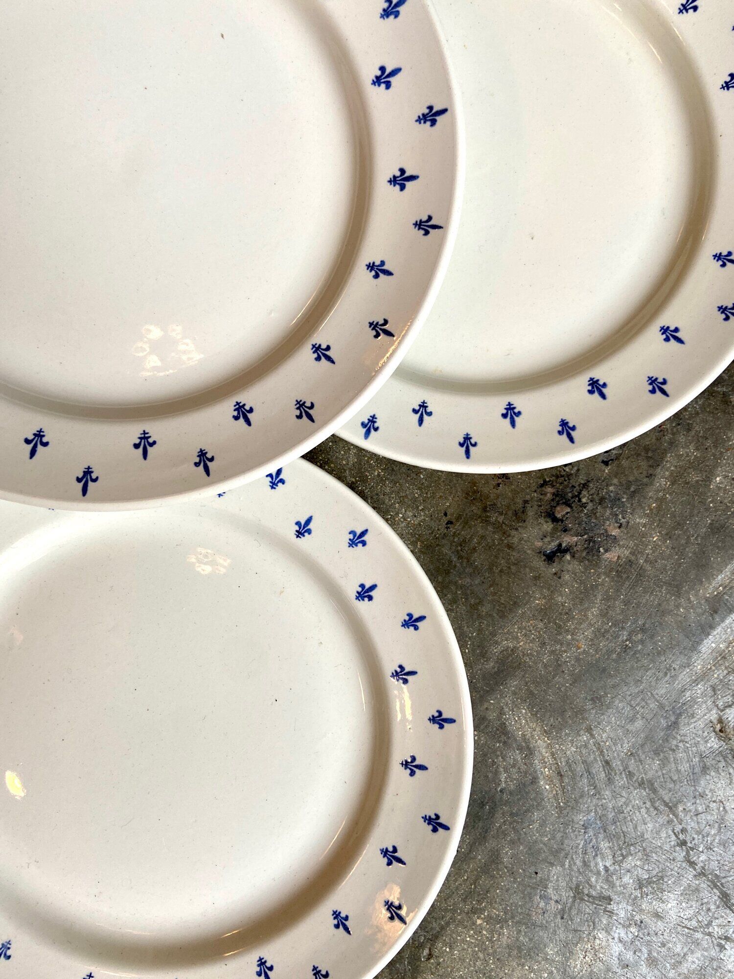 5 dessert plates in white and blue earthenware