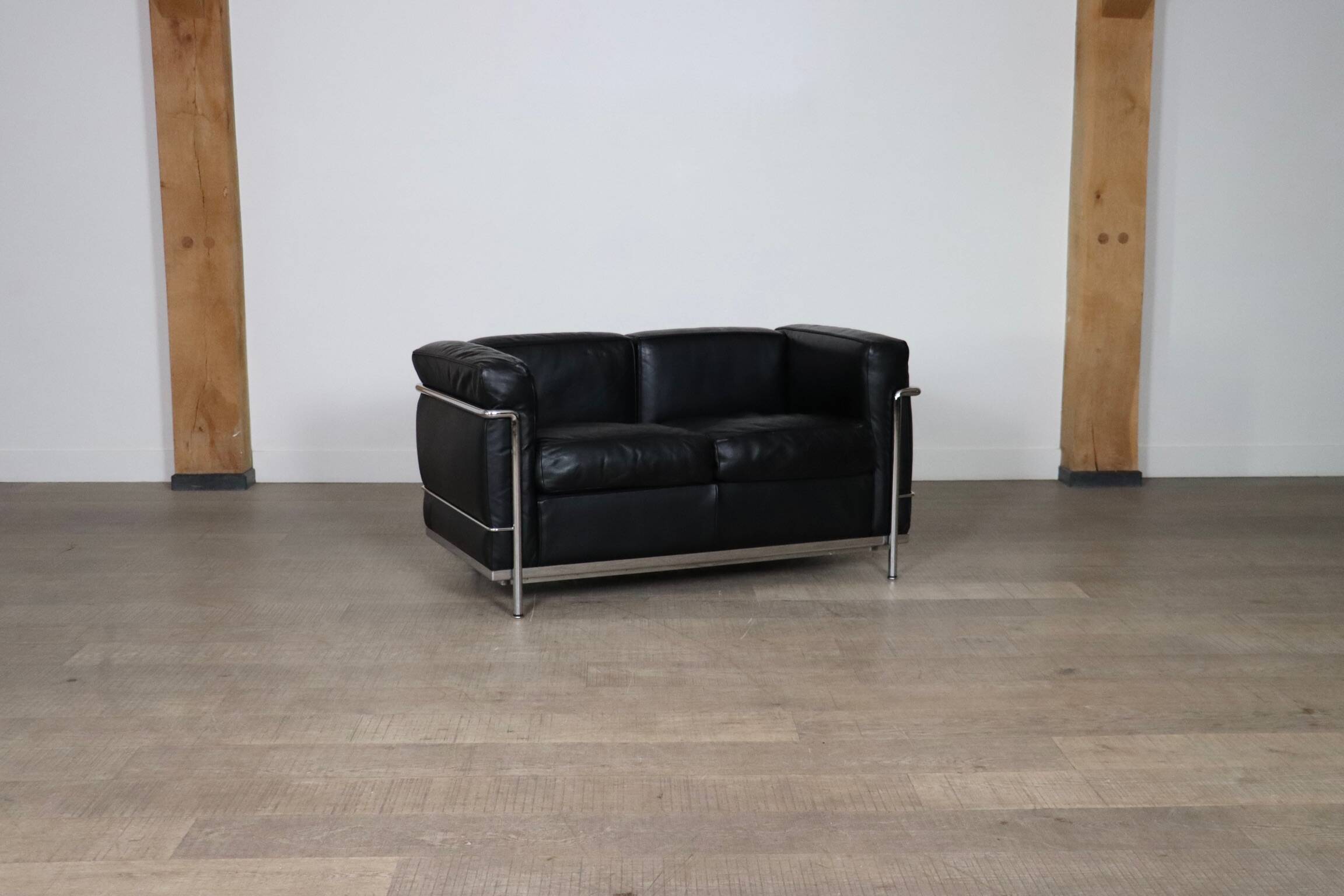 Canapé 2 places vintage Cassina LC2 par Charlotte Perriand et Le Corbusier