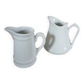 2 petits pichets en porcelaine blanche
