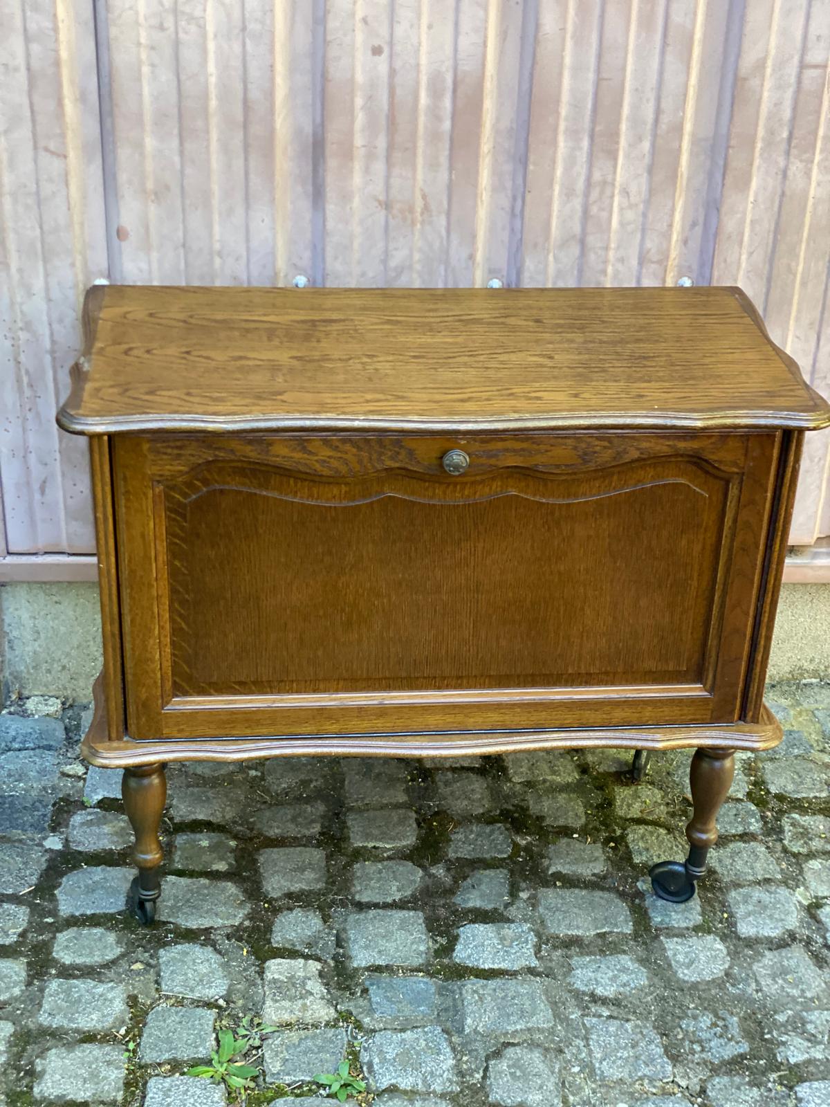 Bar vintage Louis XV sur roulettes en bois des années 60