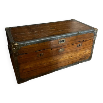 Malle ancienne en bois