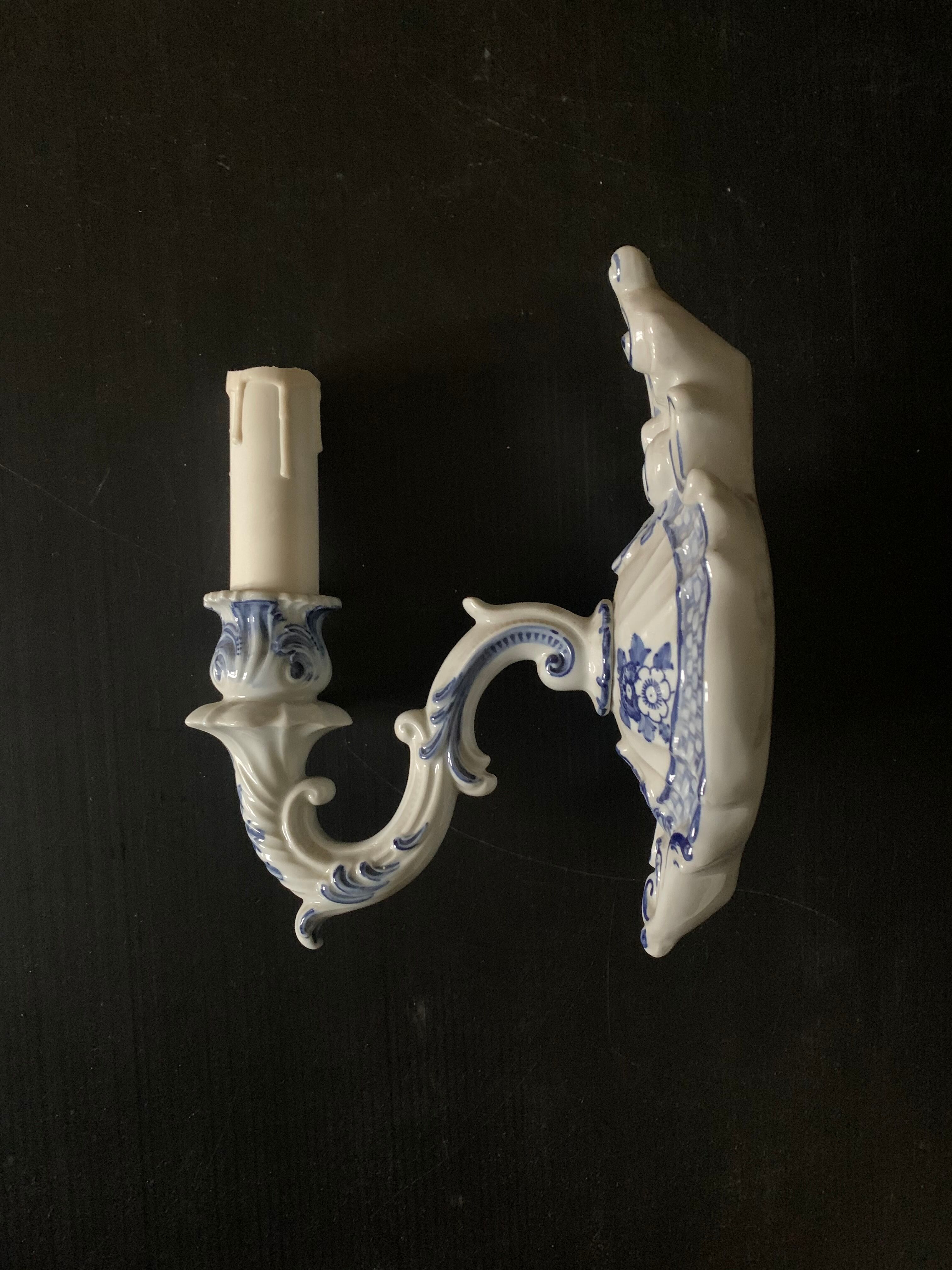 Porcelain wall lamp