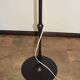 Une lampe de sol Vitra T25 des années 1970.