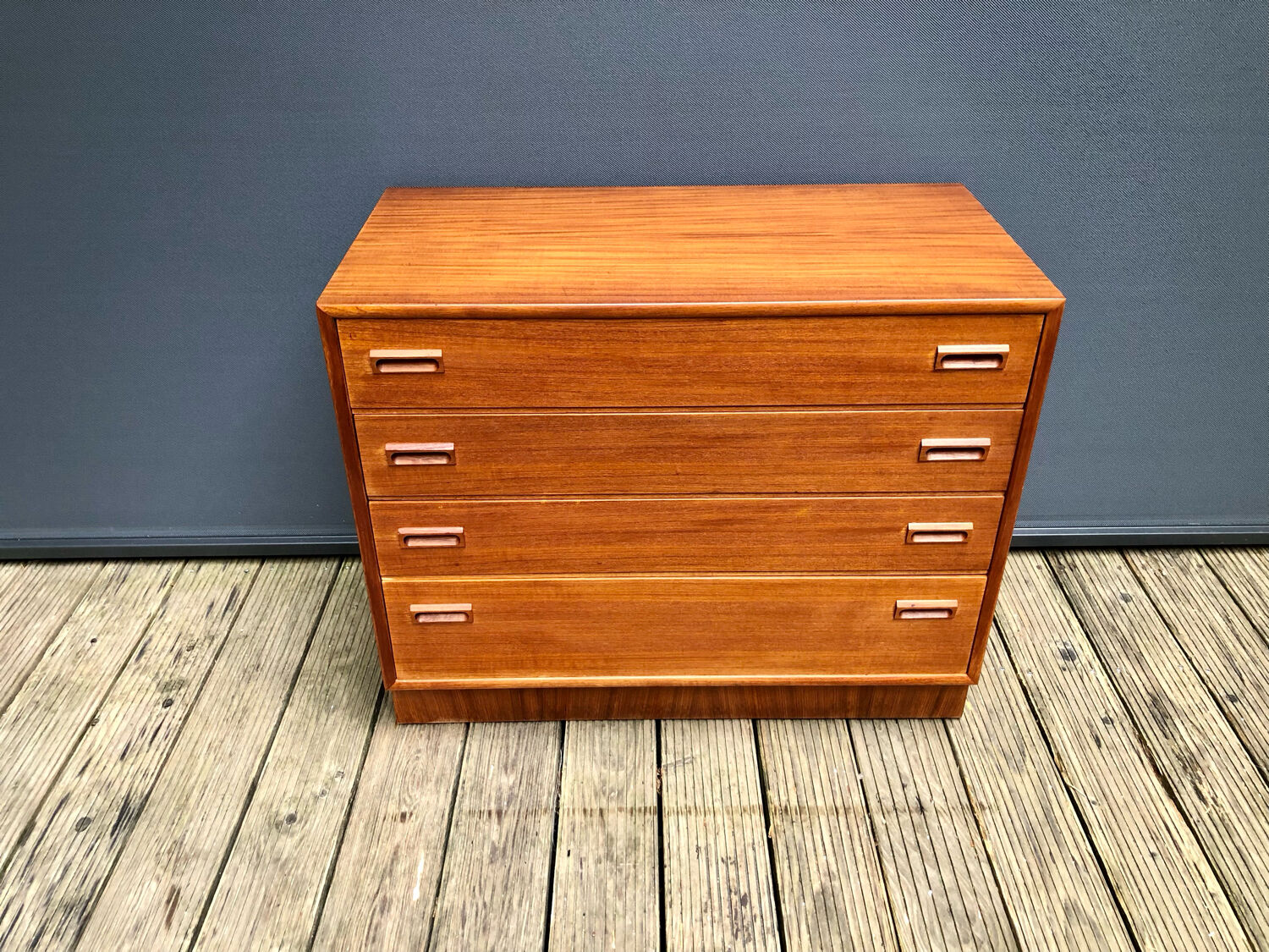 Kempkes chest of drawers