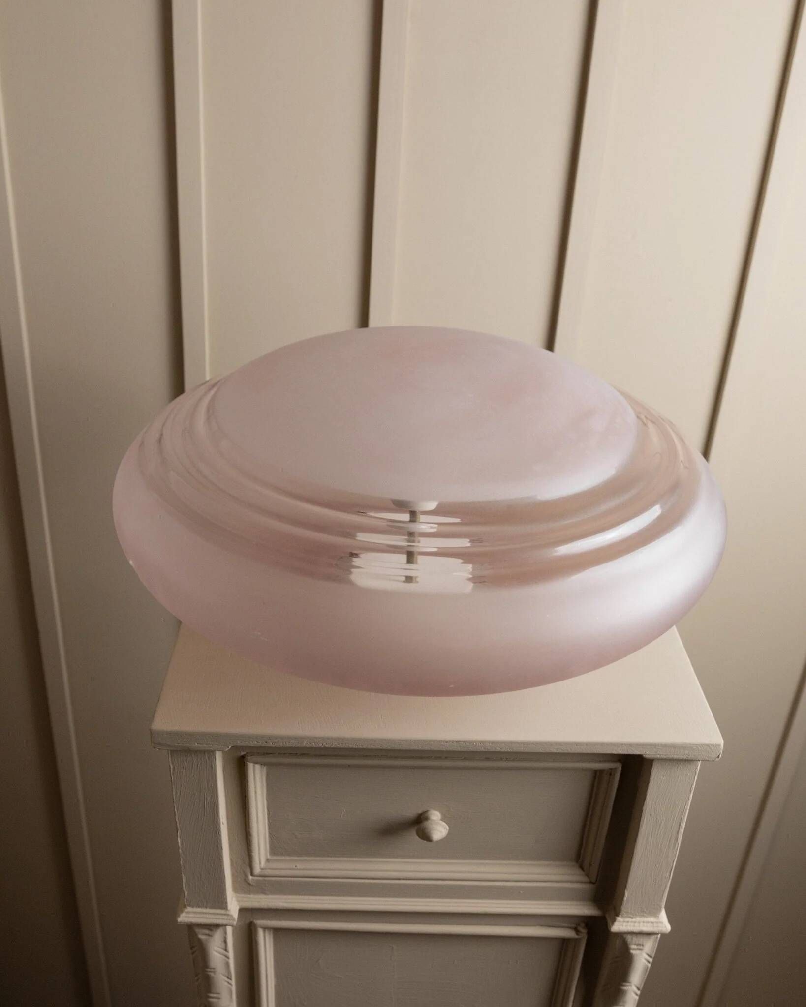 XXL pink Murano glass table lamp with white metal base, postmodern Memphis style, Italian 1980s