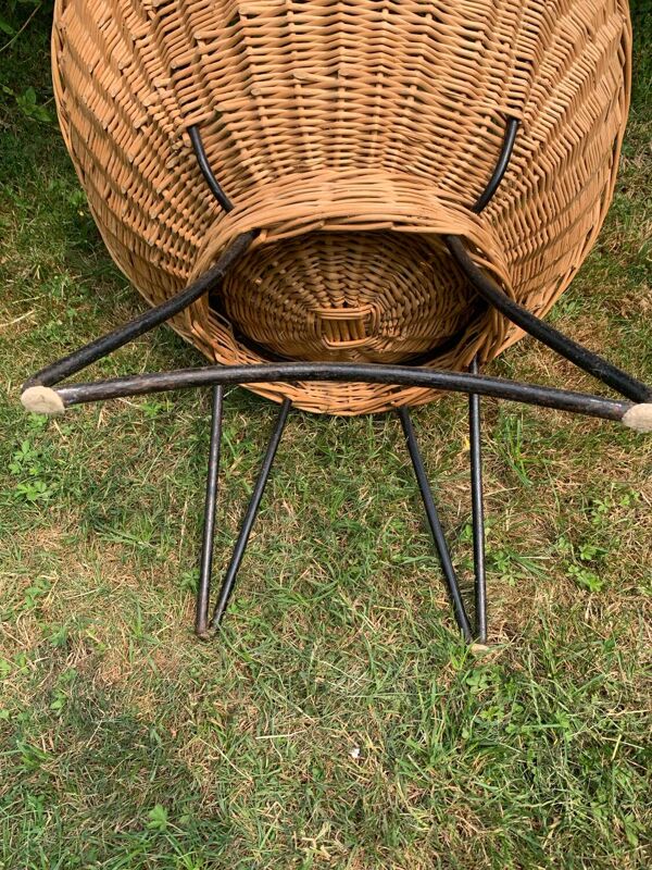 Fauteuil corbeille en rotin ancien