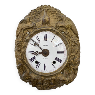 Horloge comtoise en laiton repoussé paon