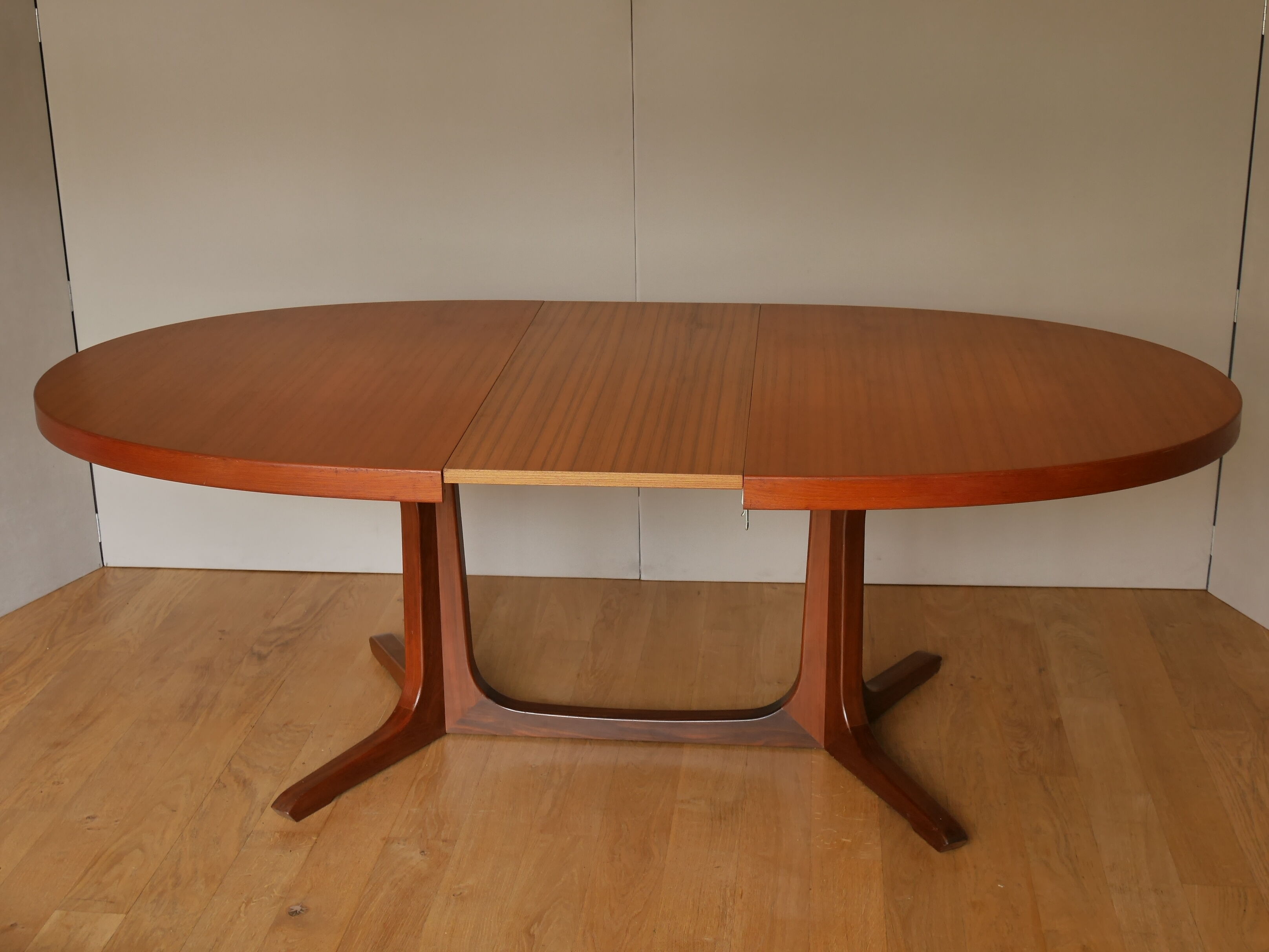 Baumann 60 years extendable oval table