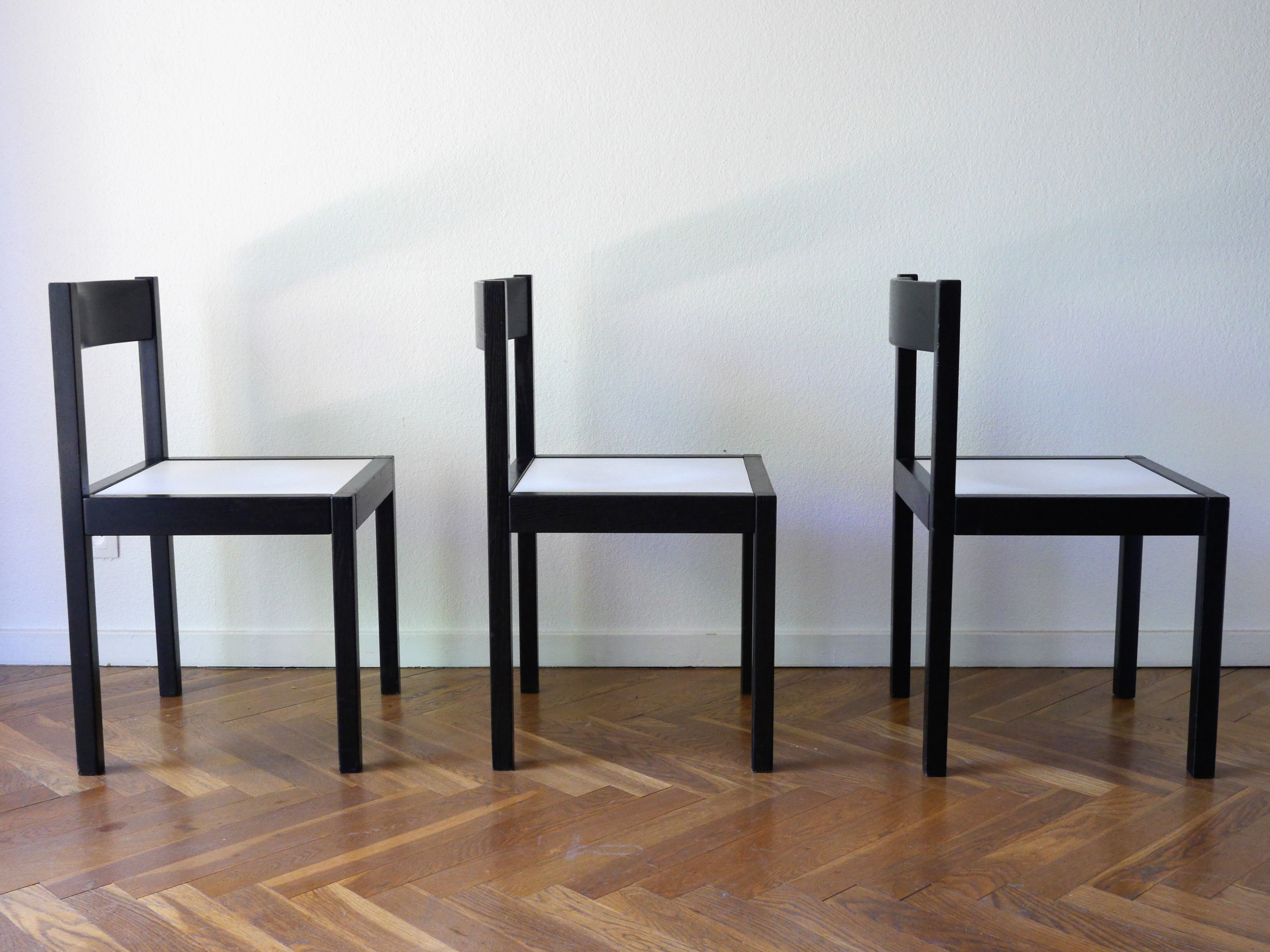 Ensemble de 6 chaises à manger noir et blanc du milieu du siècle