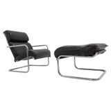 Ensemble fauteuil lounge et repose-pieds en cuir tubulaire chromé - années 1950