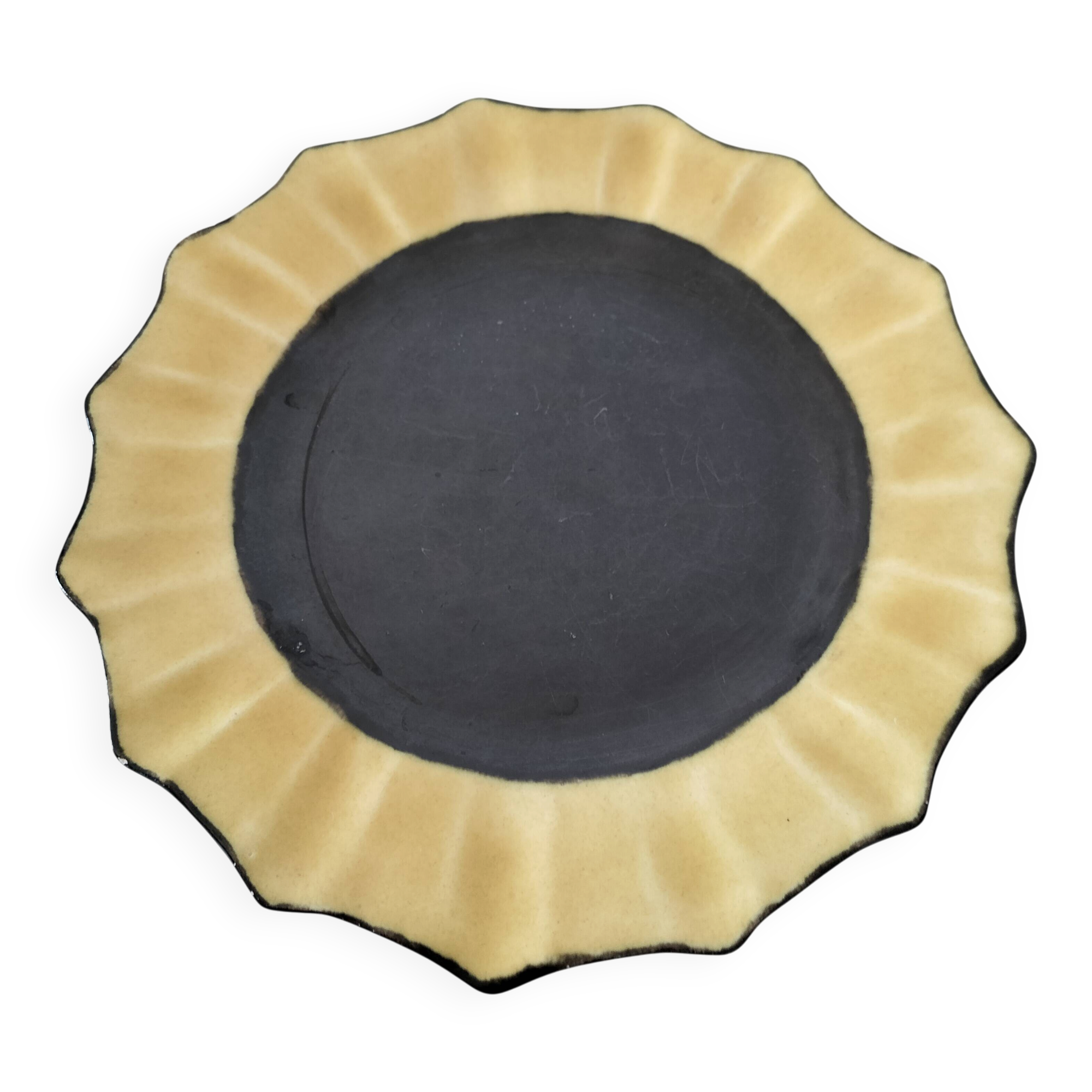 6 ceramic dessert plates shaped like a sunflower, signed CB.