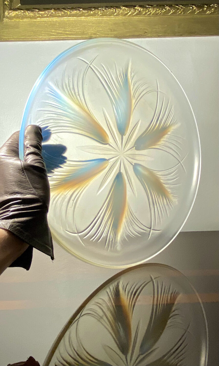 Verlys opalescent /opaline decorative tray (d.32.3cm)