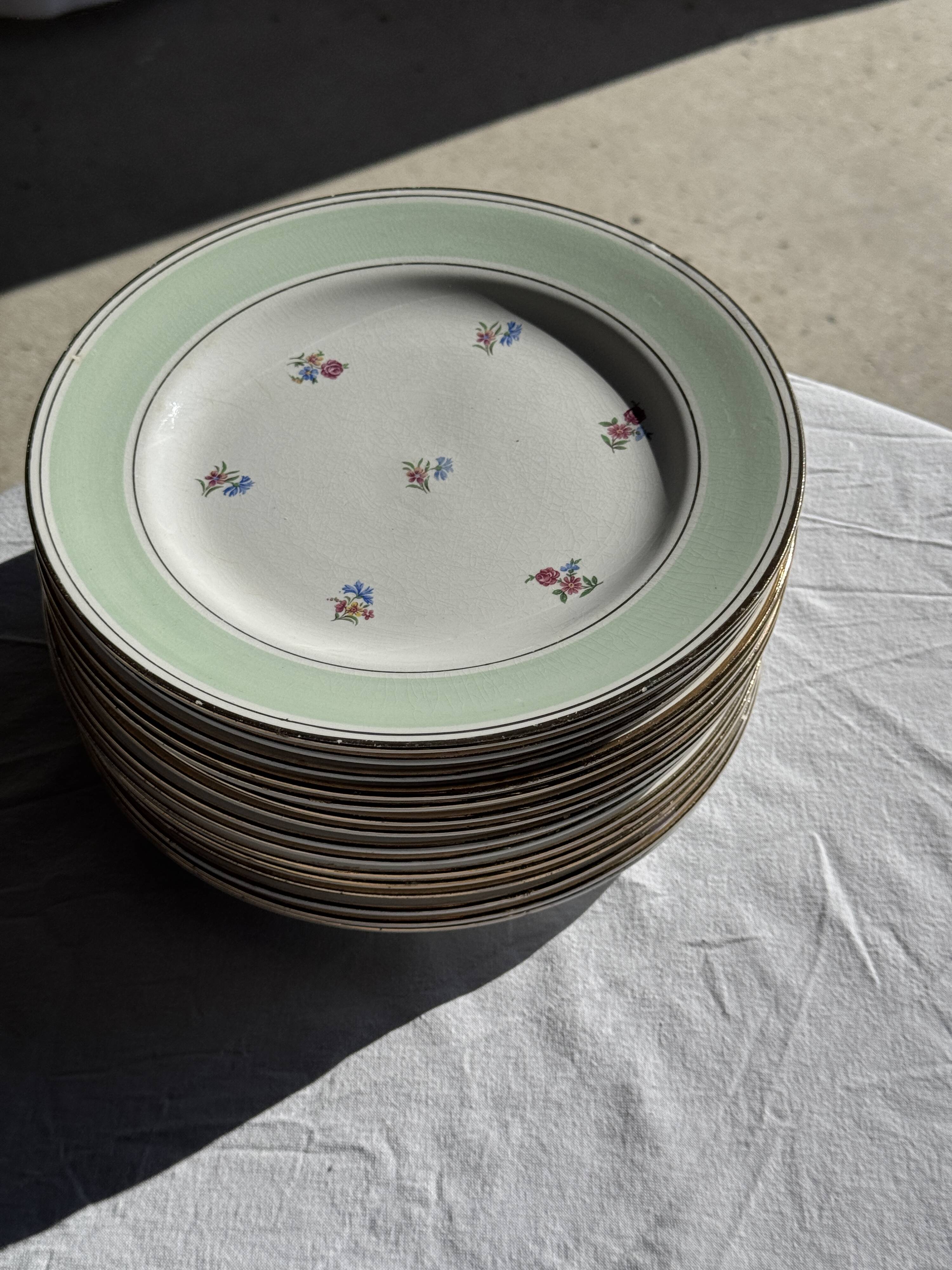 Set of 15 vintage turquoise dinner plates with gold trim and pink flowers D23.