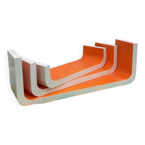 trois étagères annees