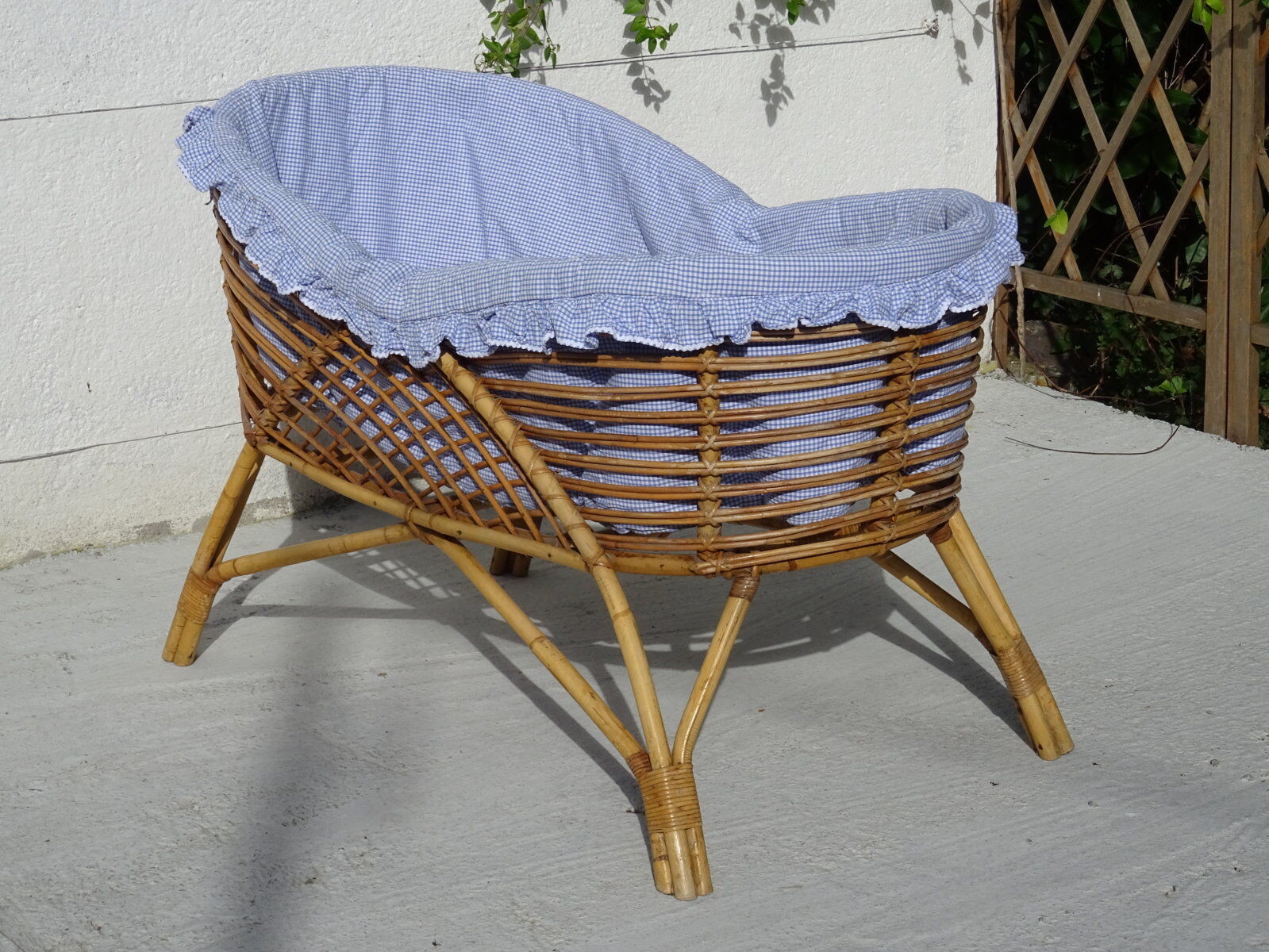 Cradle rattan basket