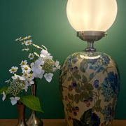 Lampe à poser  vintage décors de fleurs et opaline blanche
