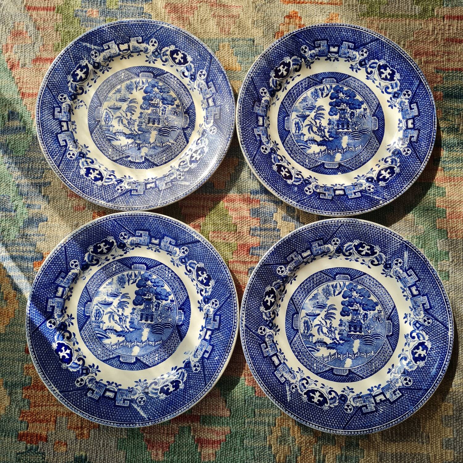 4 flat plates "blue willow"