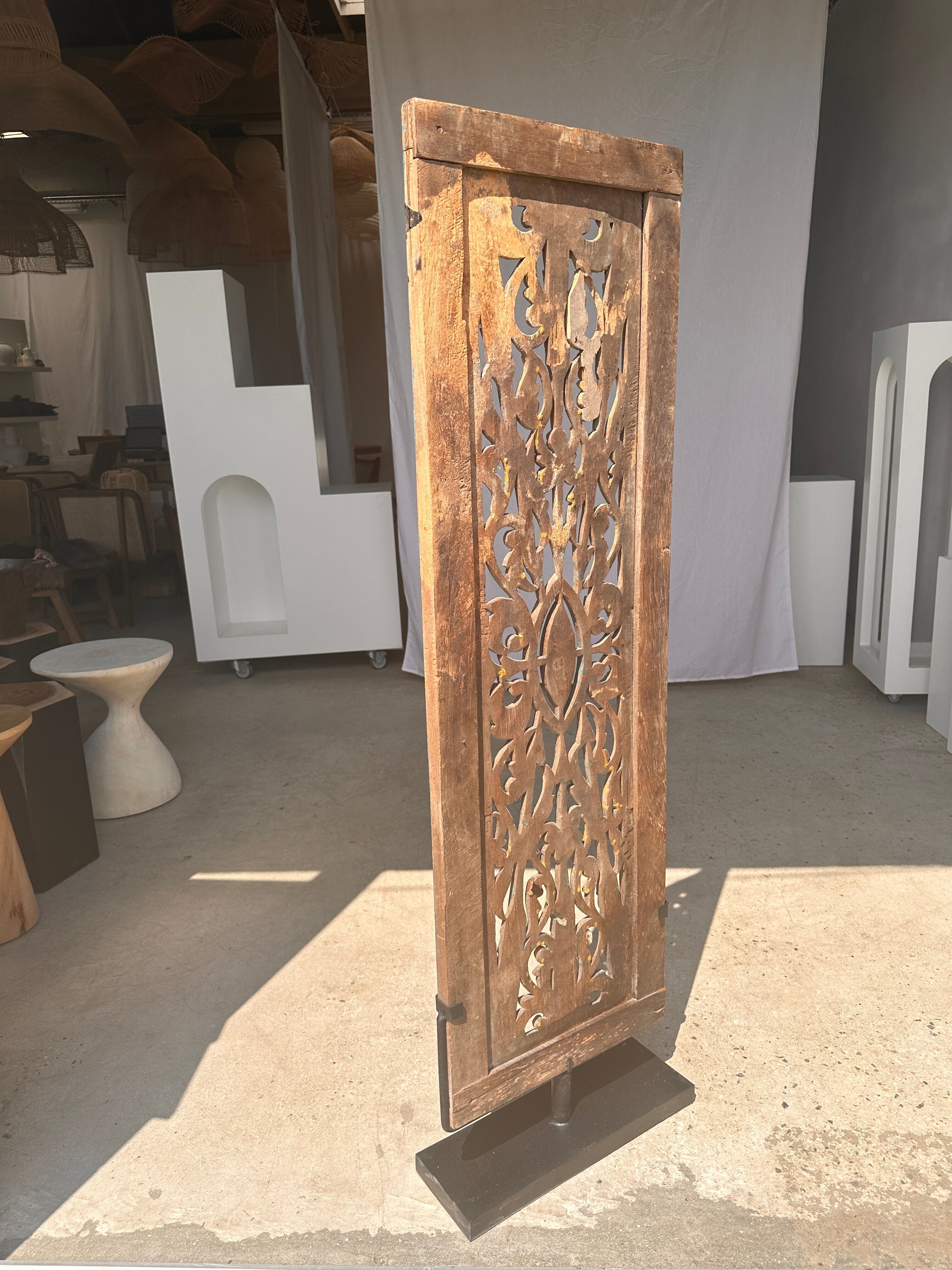 Rectangular Indonesian construction element with blue and yellow plant in carved wood