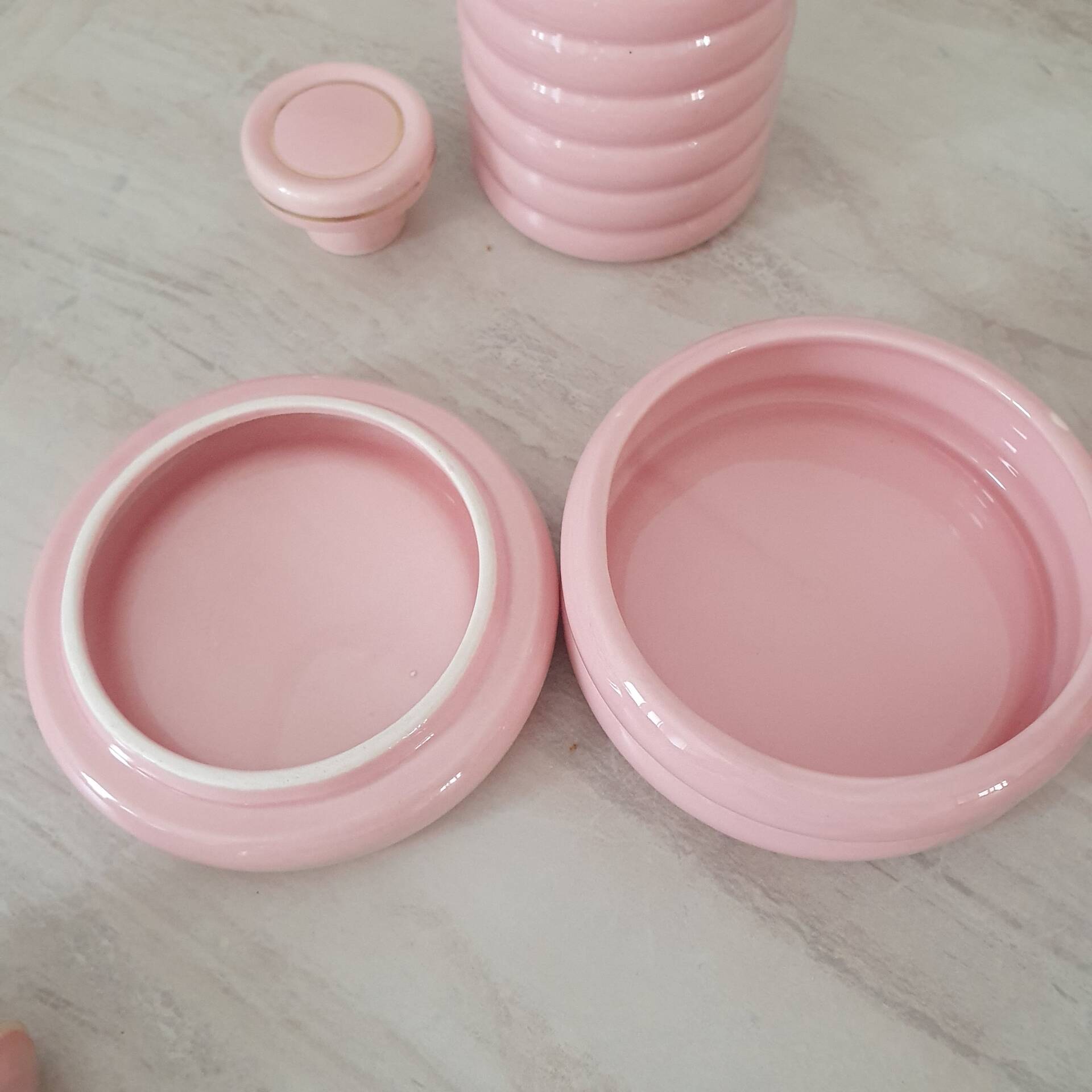 Set of pink and gold ceramic bathroom accessories