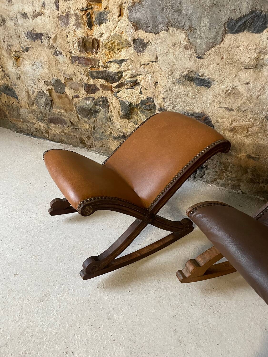 Set of 2 wooden and studded leather footrests