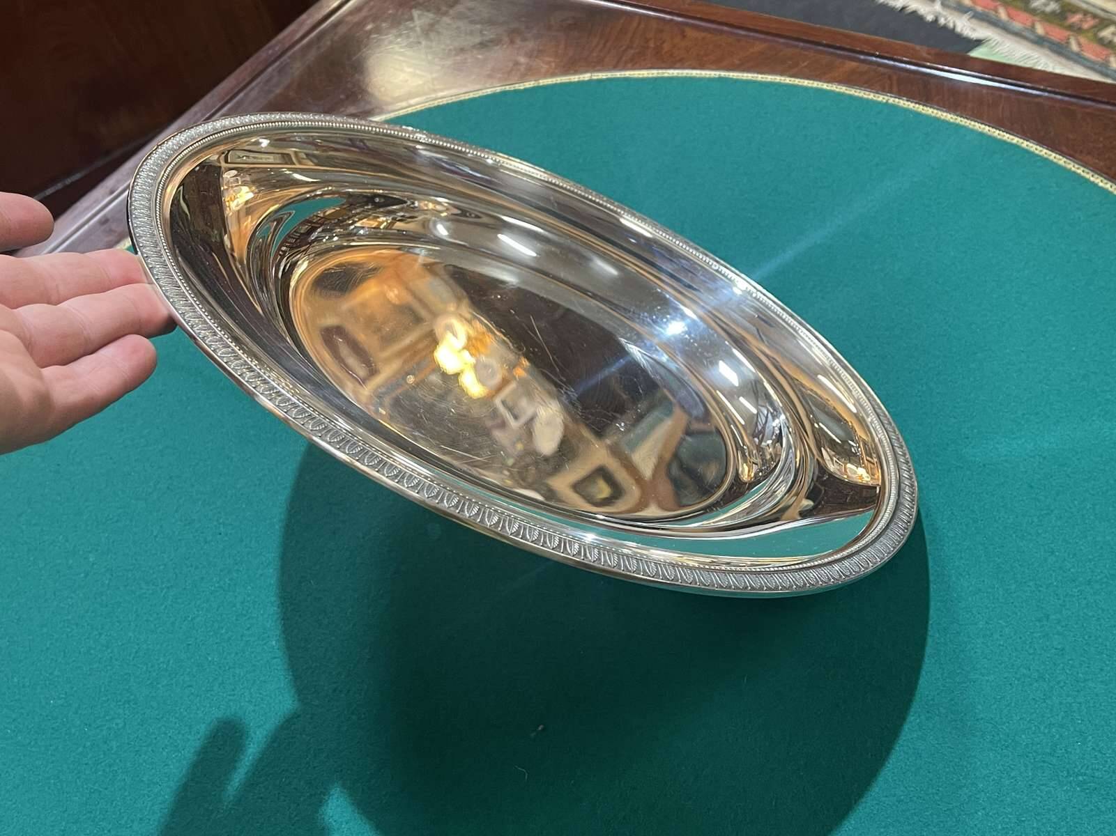 Plateau rond en métal argenté Christofle modèle Malmaison