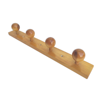 Coat rack in pine hooks balls