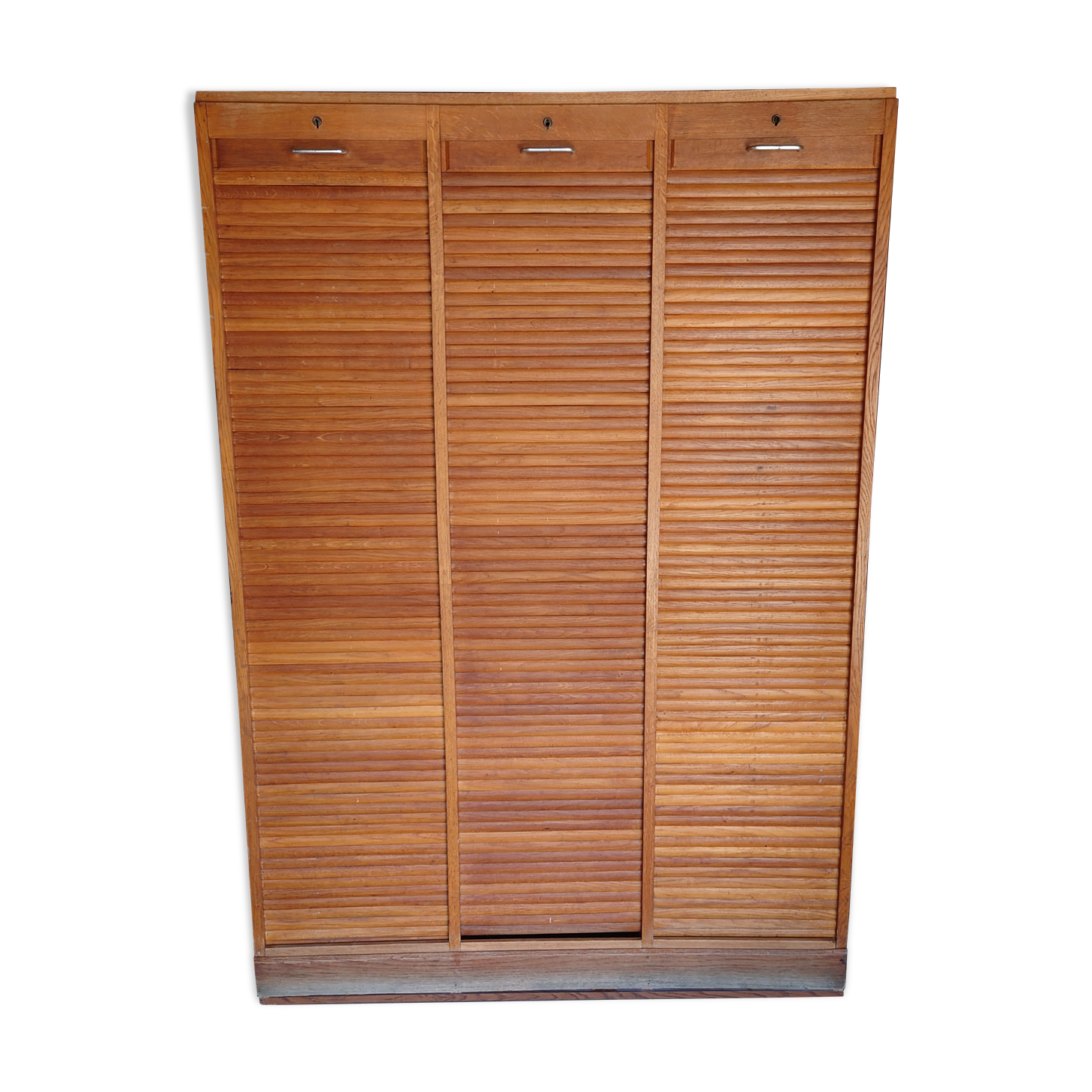 Filing cabinet has curtains, notary furniture. 3 columns