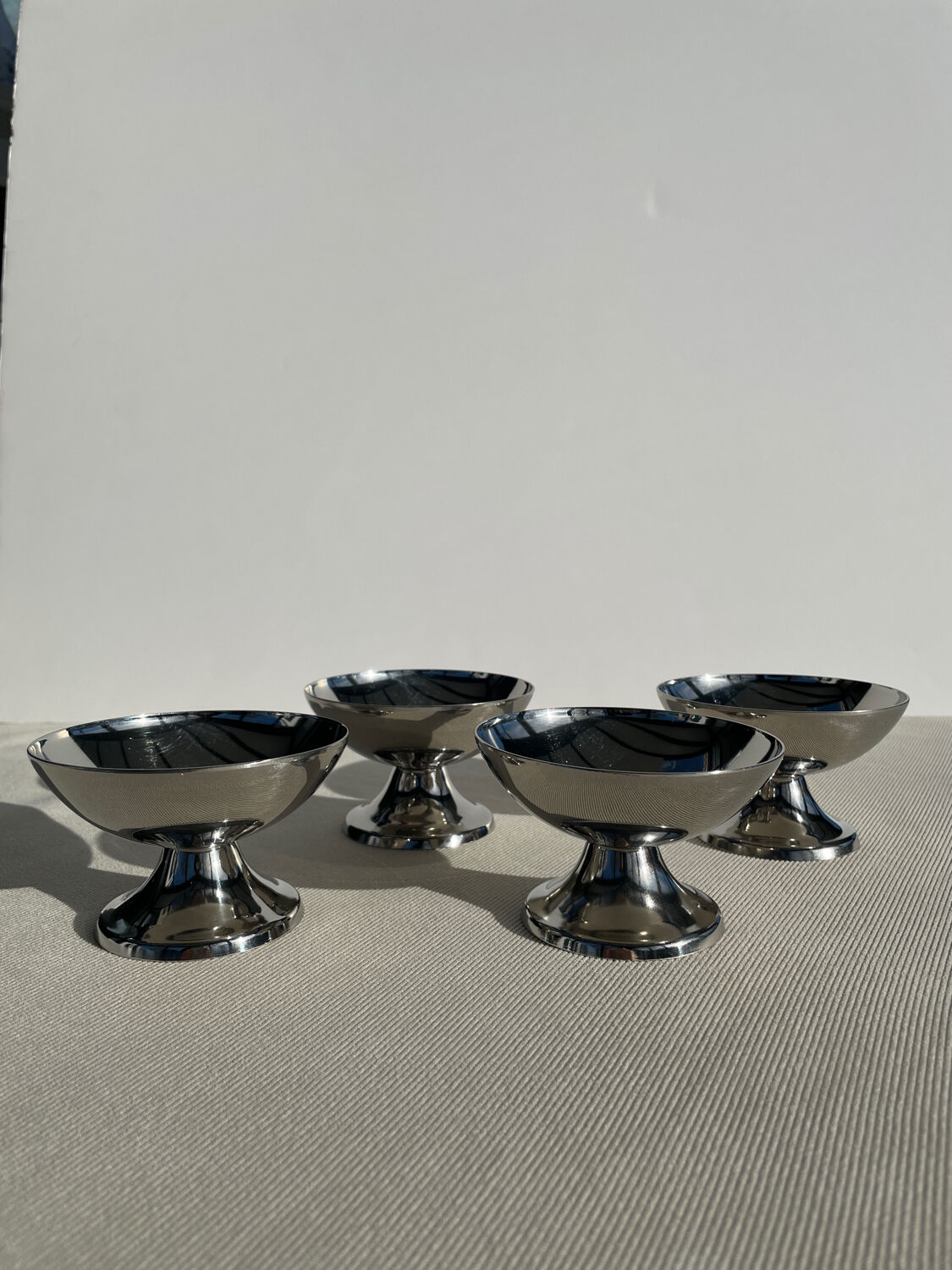 Set of 4 metal glasses / vintage stainless steel ice cream cups on a stand.