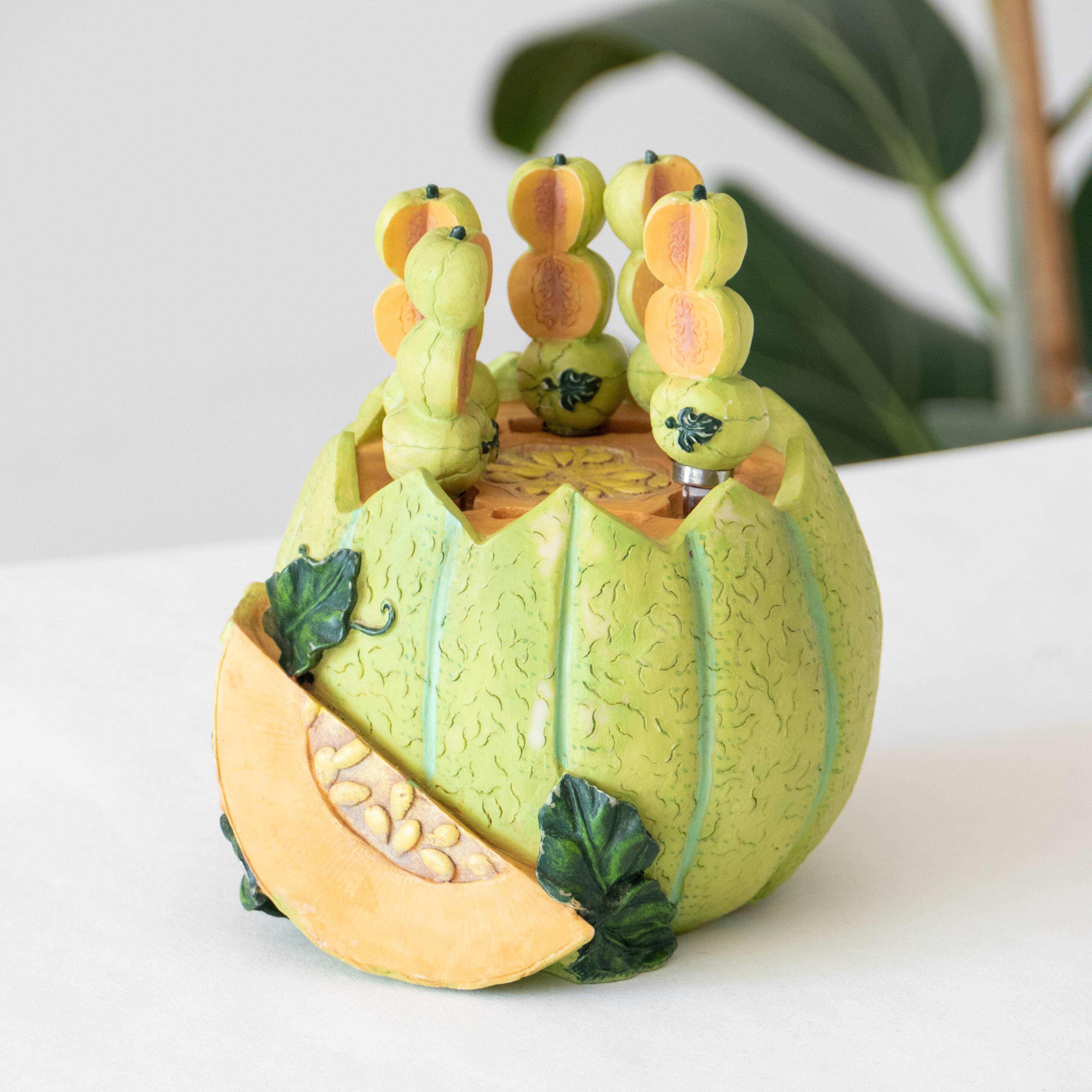 Ceramic trompe-l'oeil bowler spoon servant