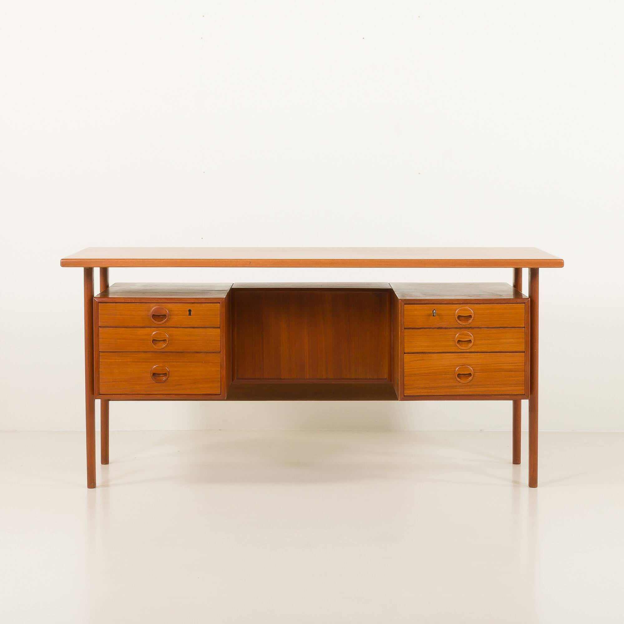 Bureau de direction danois en teck attribué à Kai Kristiansen, années 1960