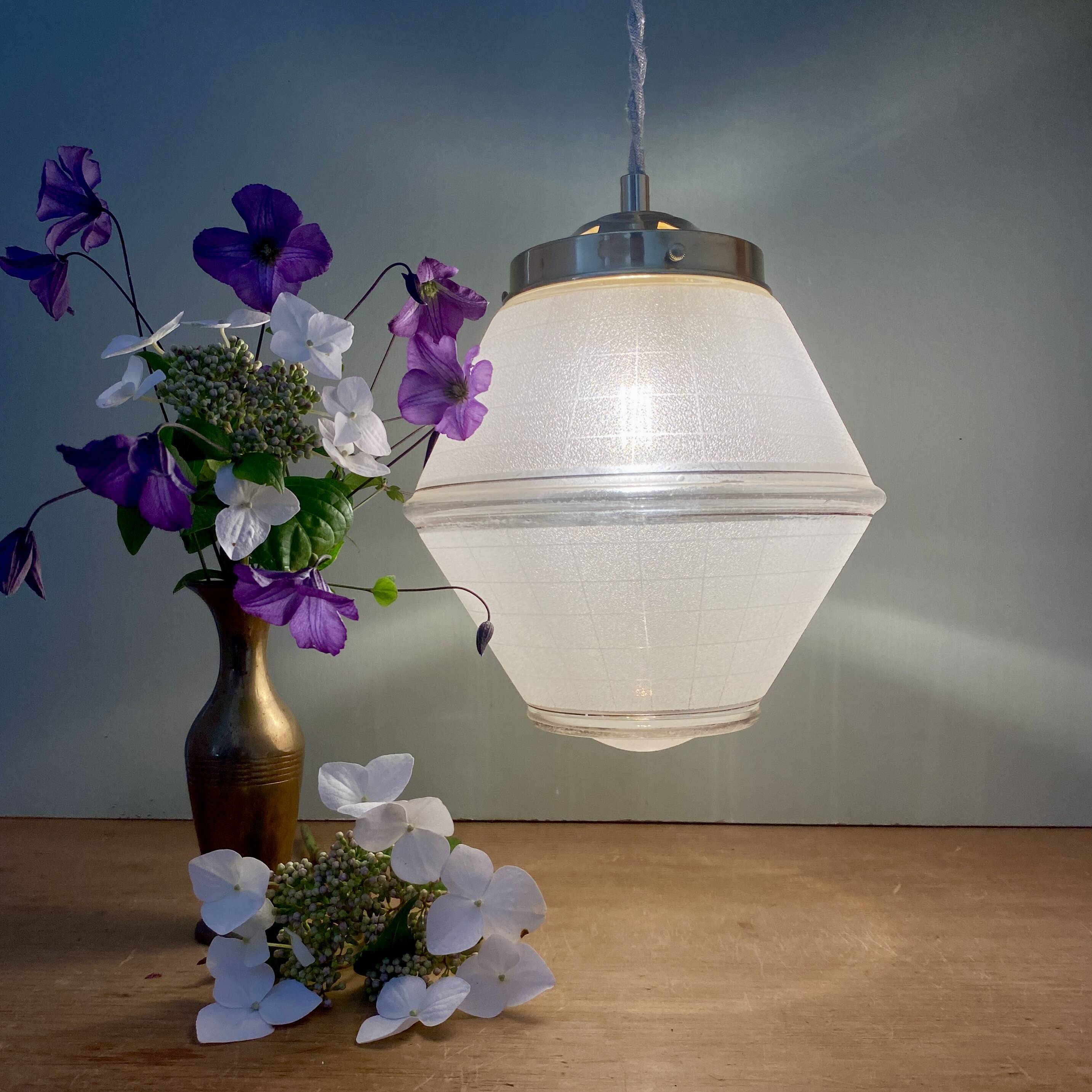 Vintage art deco globe pendant light in granite glass and gold