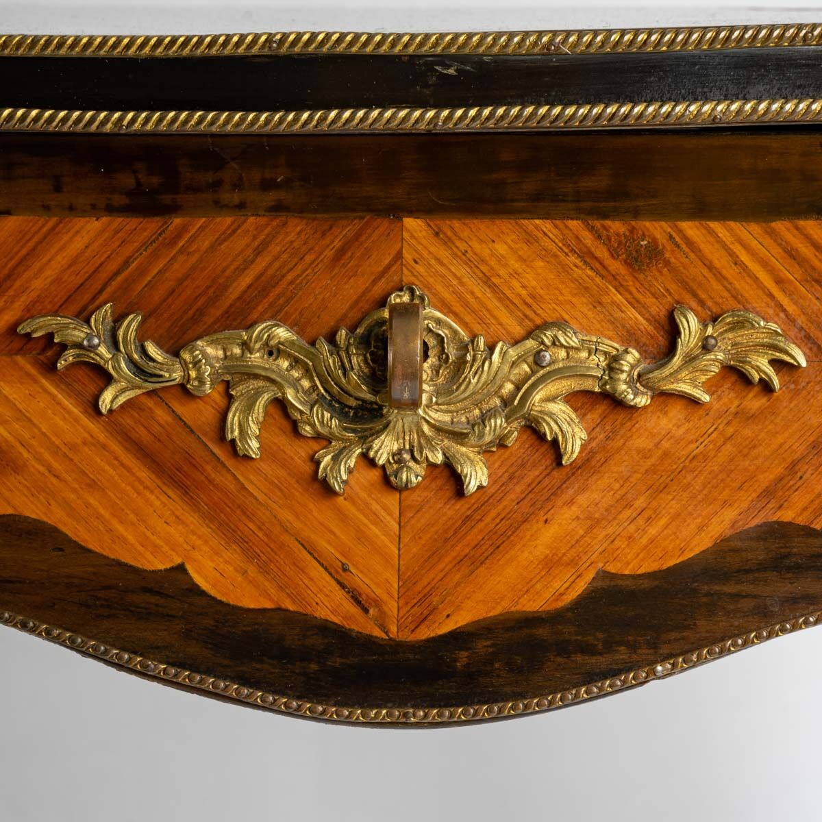 Blackened Natural Wood Worker - Rosewood Marquetry - Louis XV Style - Period: XIXth
