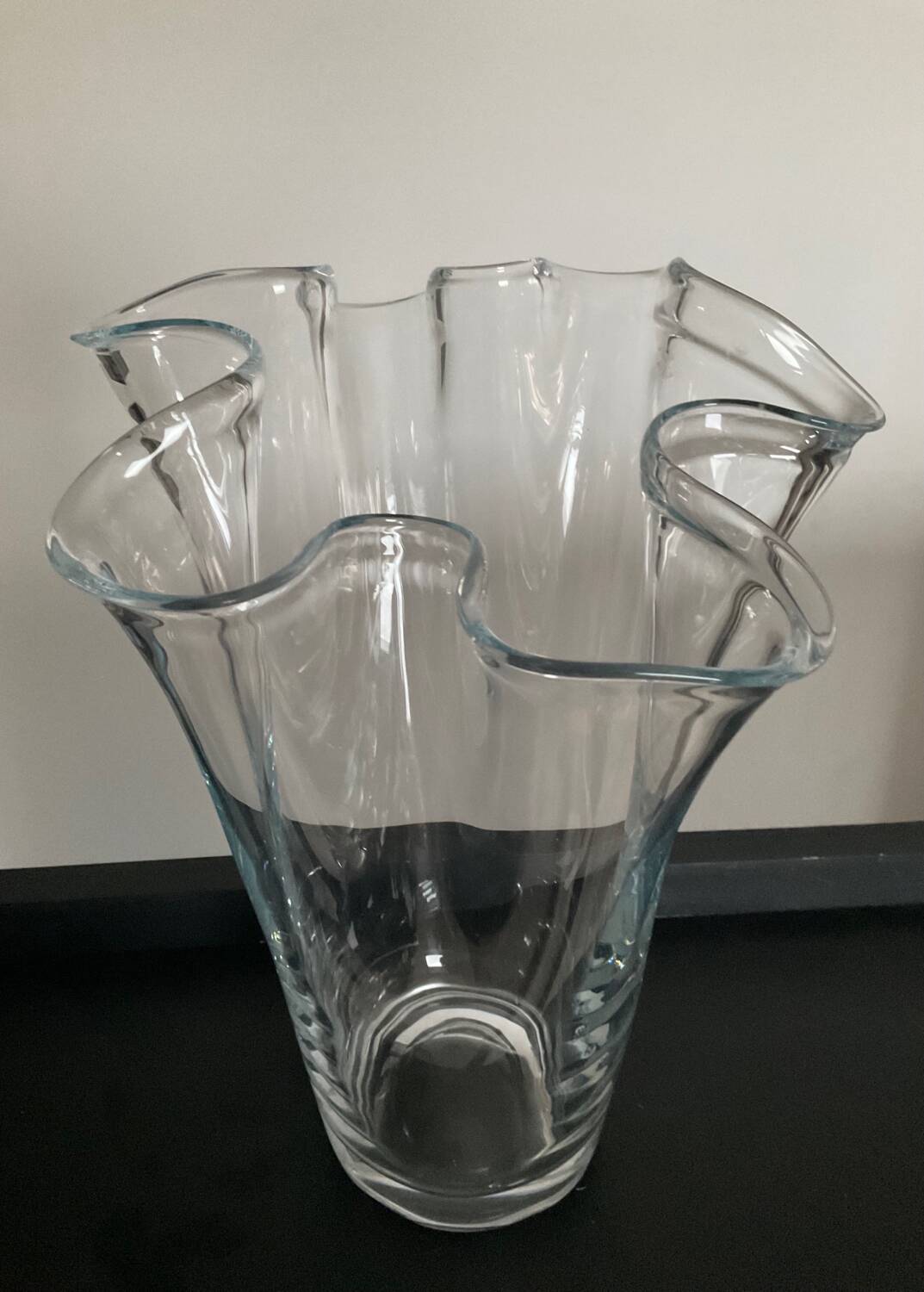 Vase mouchoir vintage en verre soufflé