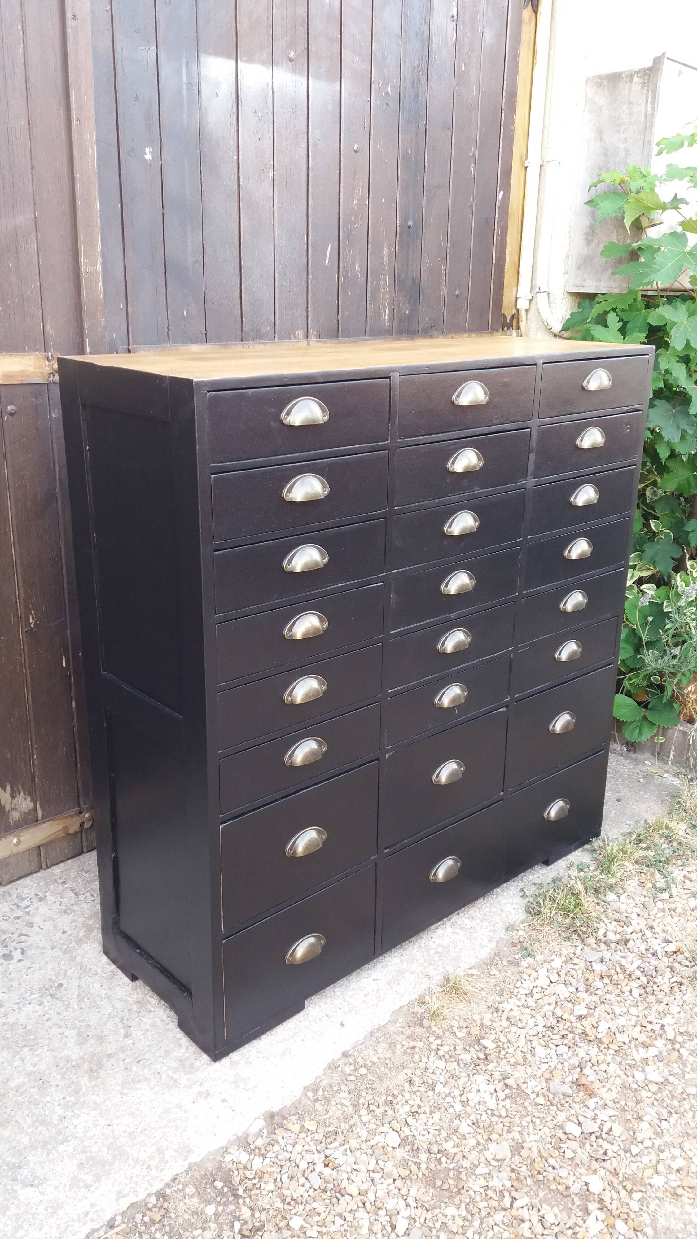Meuble d'atelier à 24 tiroirs