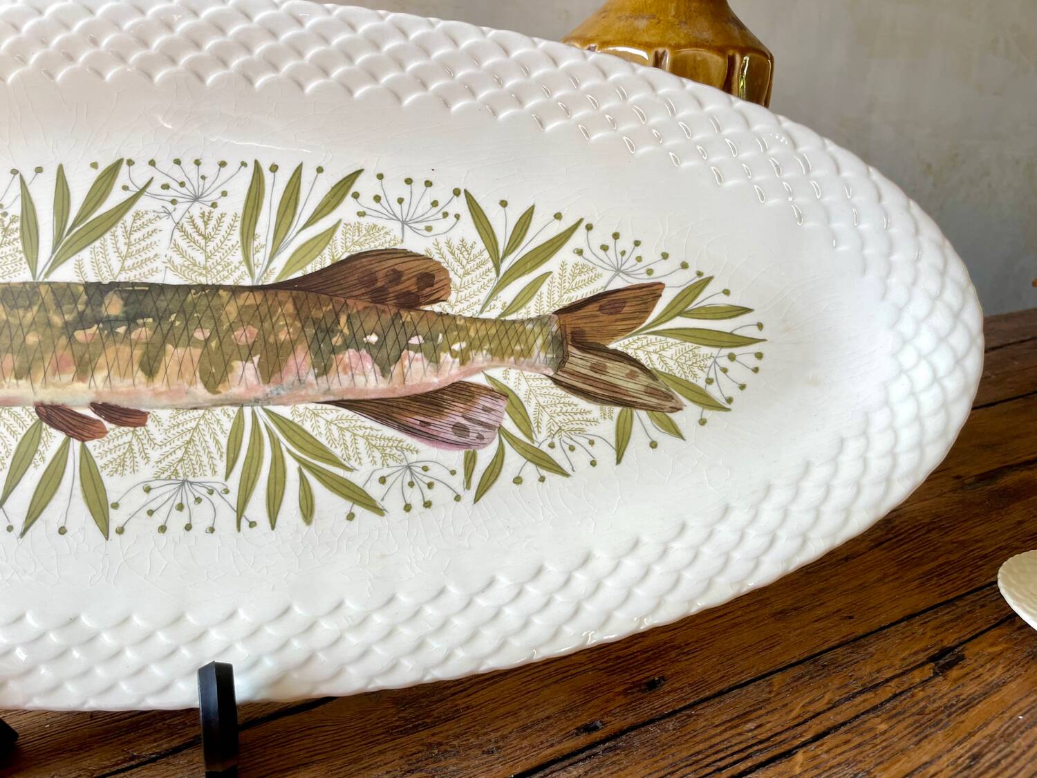 Large fish platter with its sauce boat, annecy model, vintage gien.
