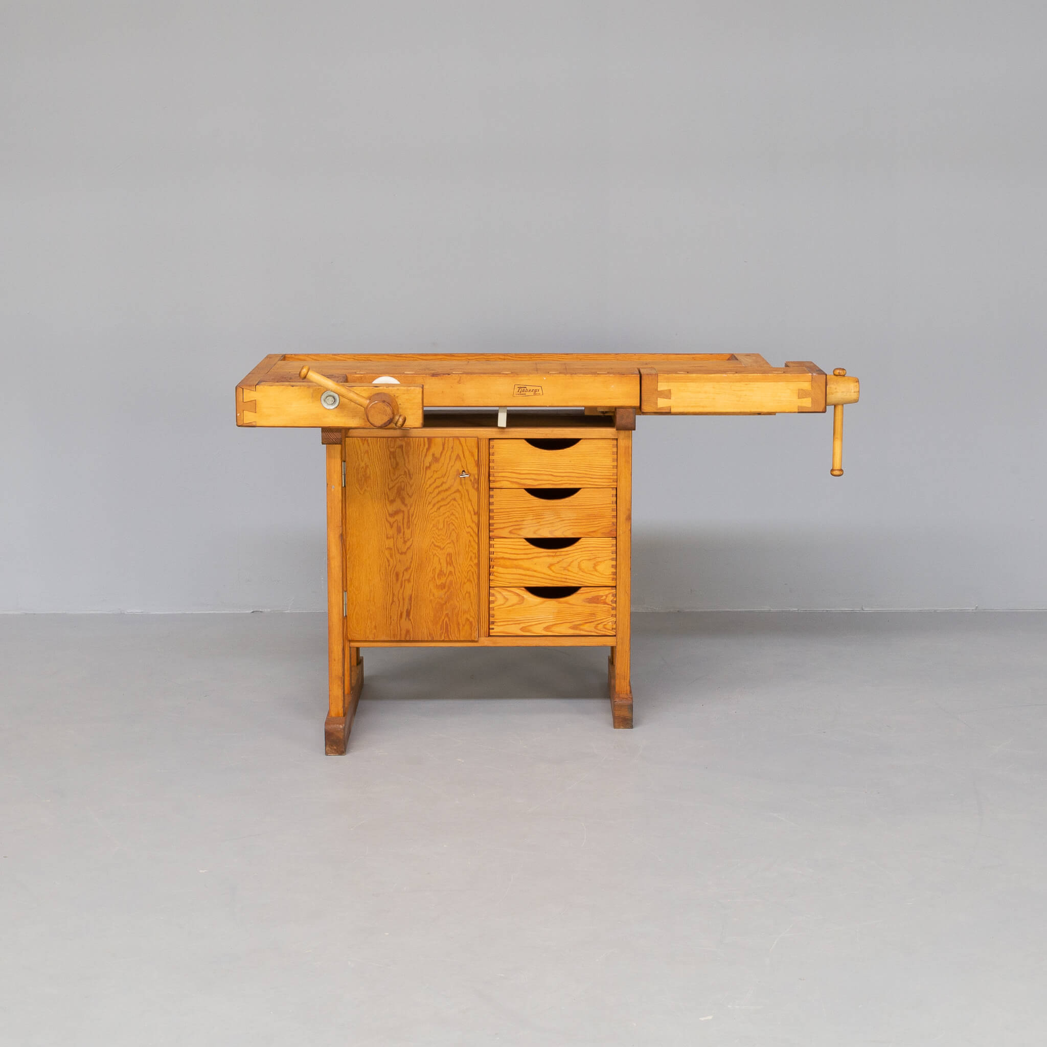 Sjoberg wooden workbench with drawers and 1 door cabinet