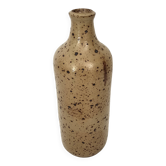 Vase soliflore en céramique grès pyrité en forme de bouteille signé Aular ?